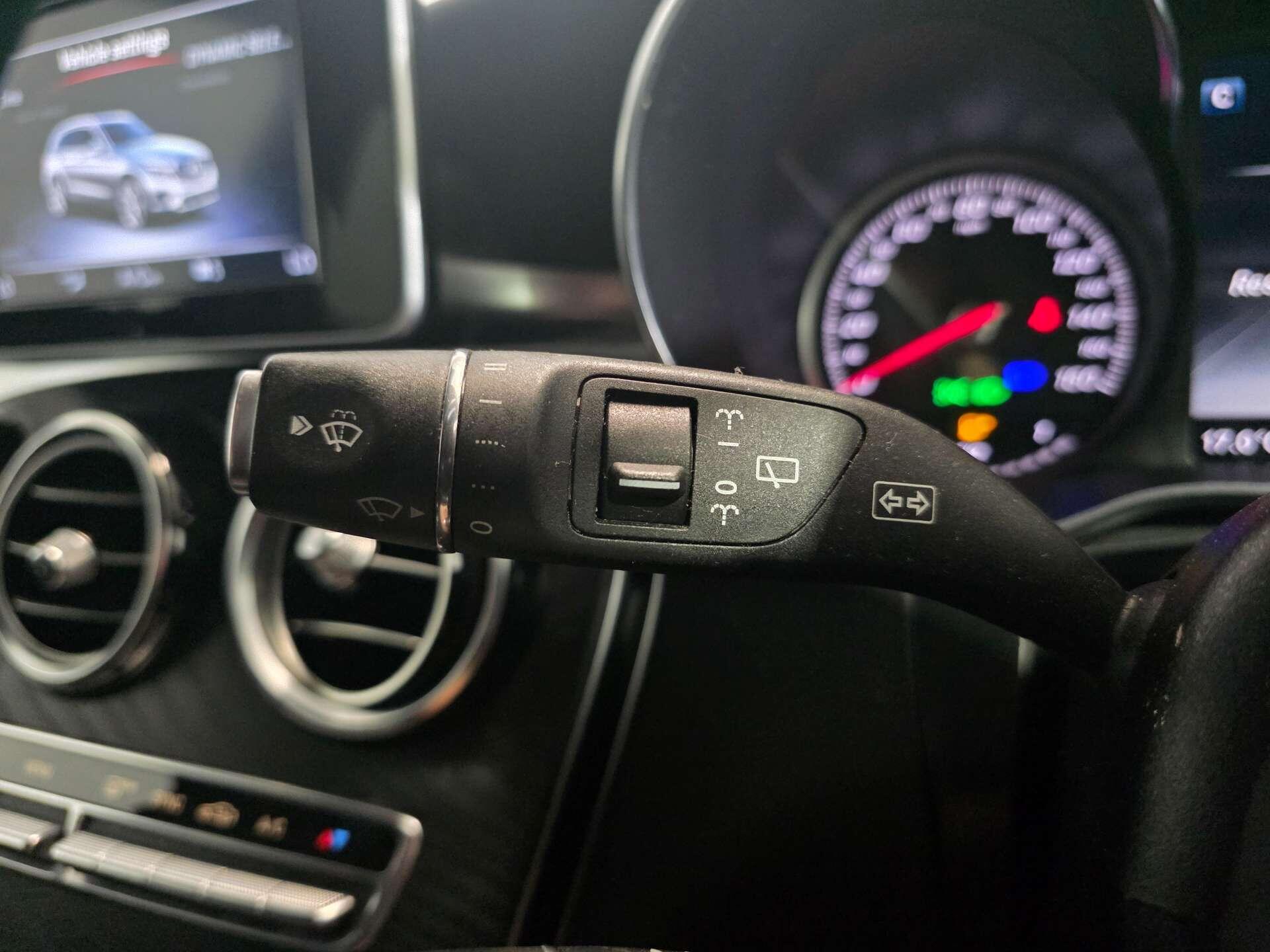 Mercedes-Benz GLC view 23