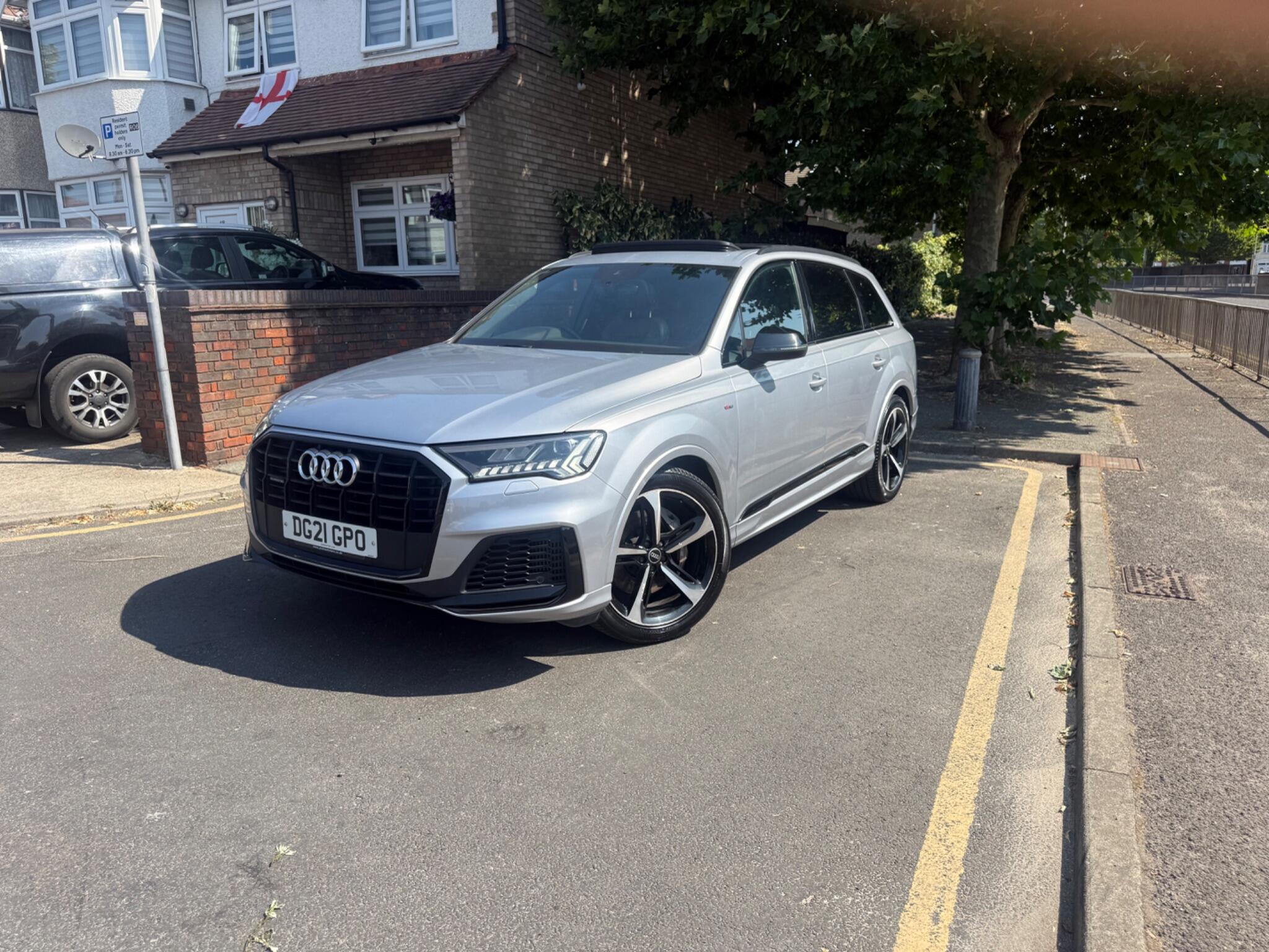 Audi Q7 view 3