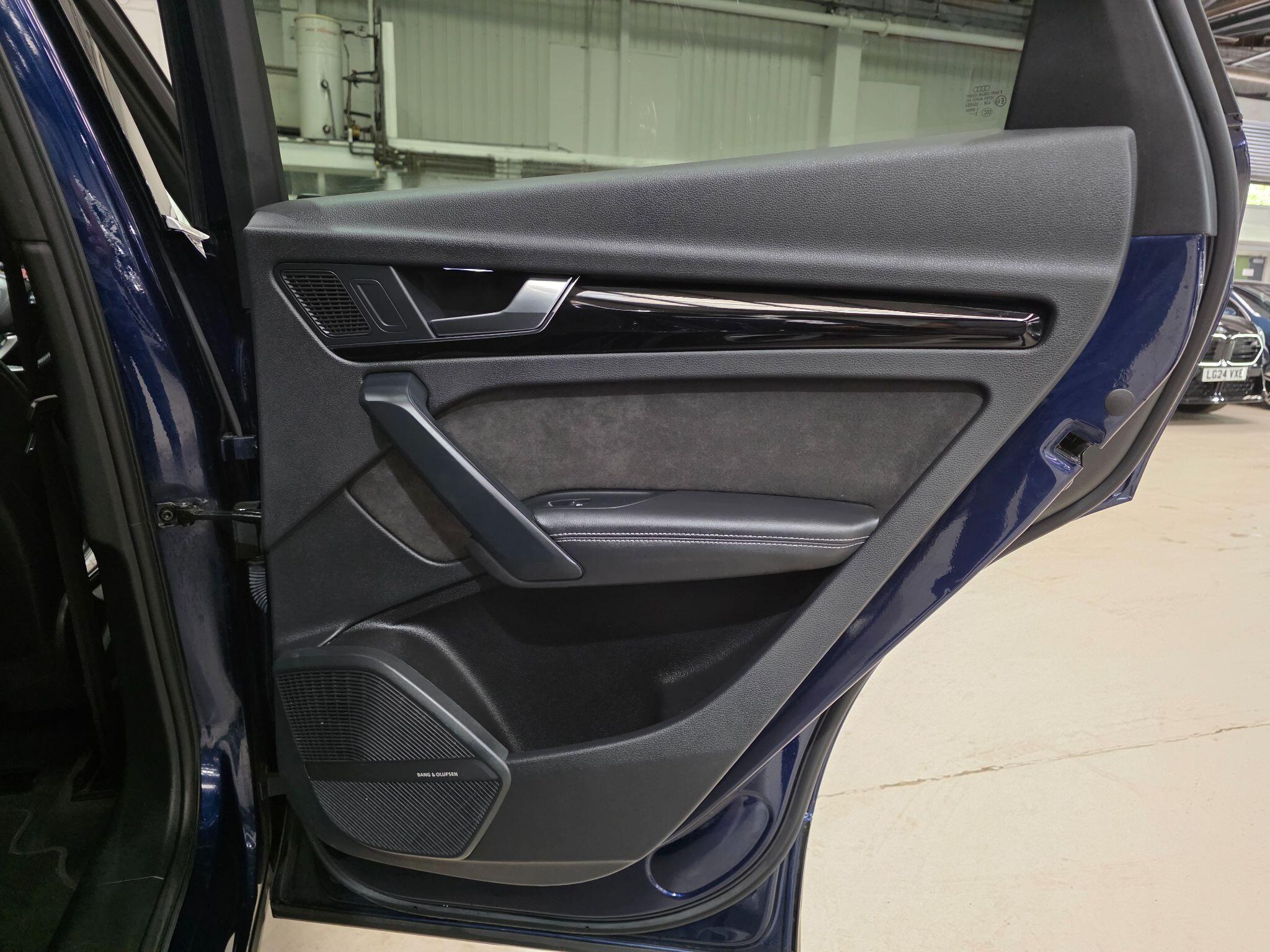 Audi Q5 view 30