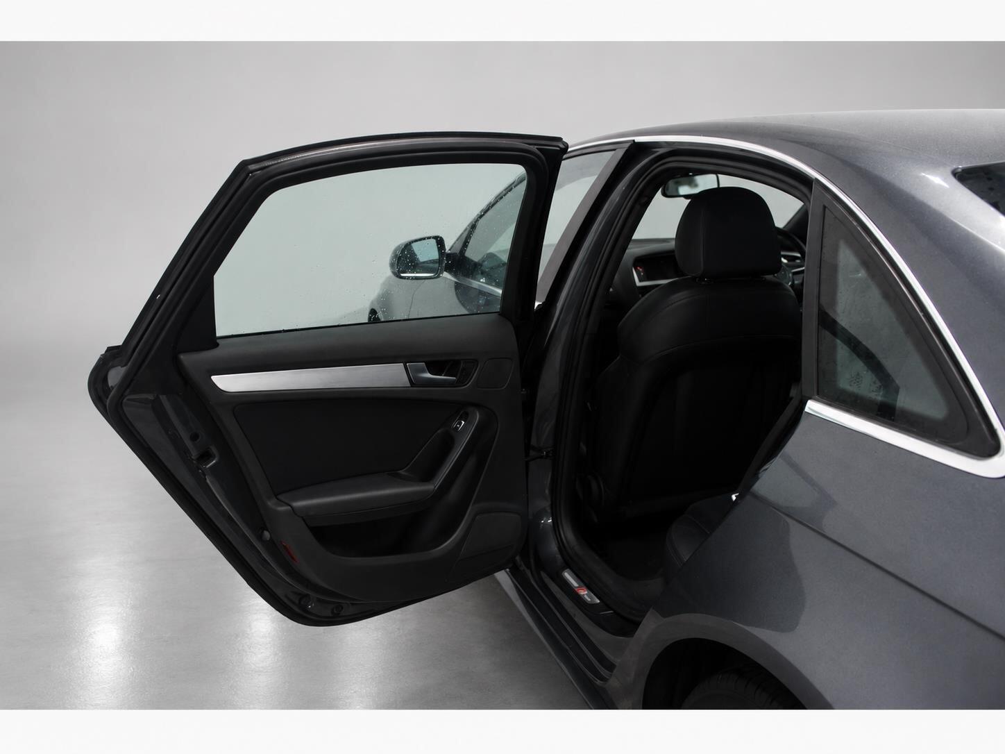 Audi A4 view 25