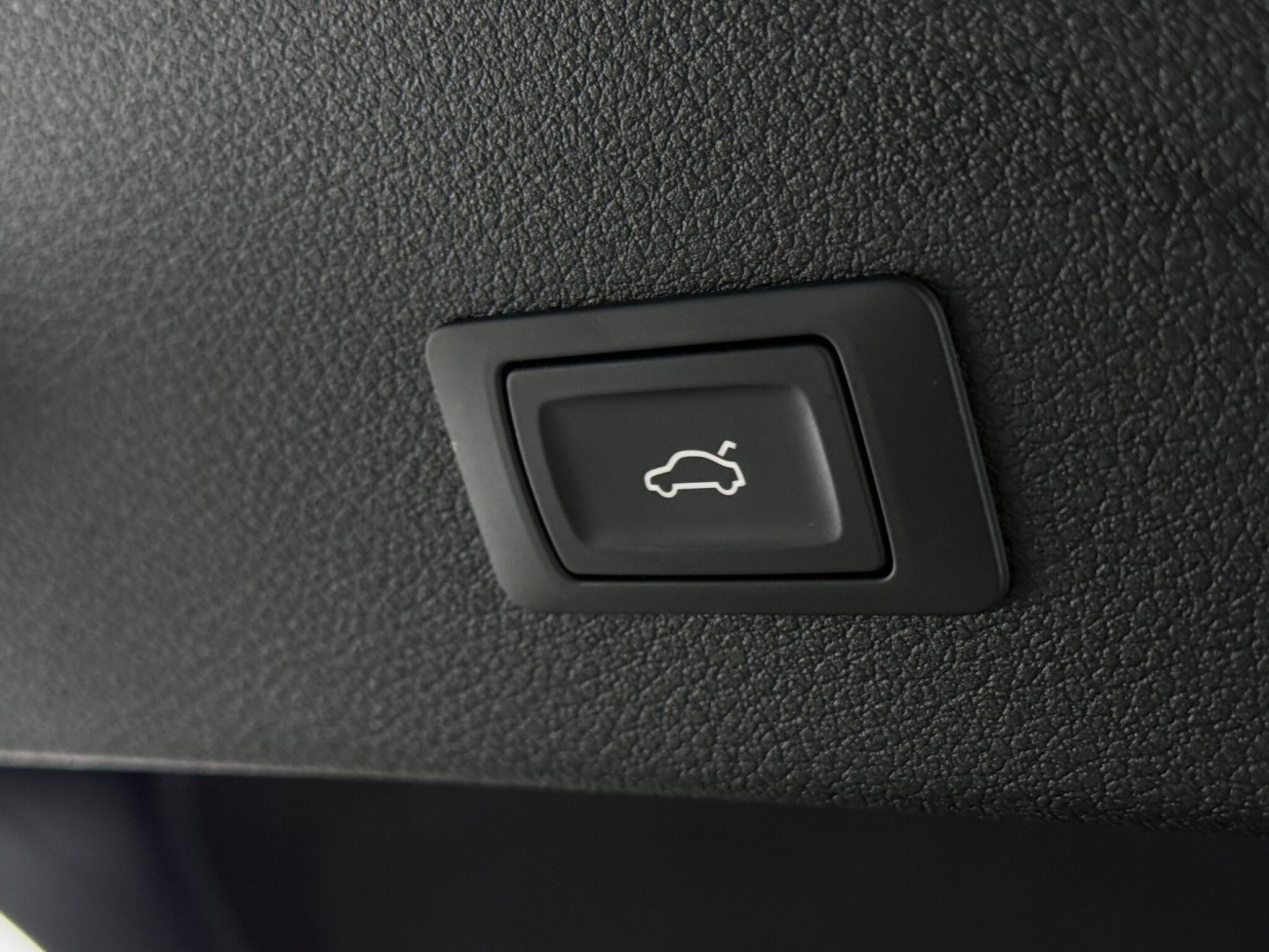 Audi E-Tron view 10