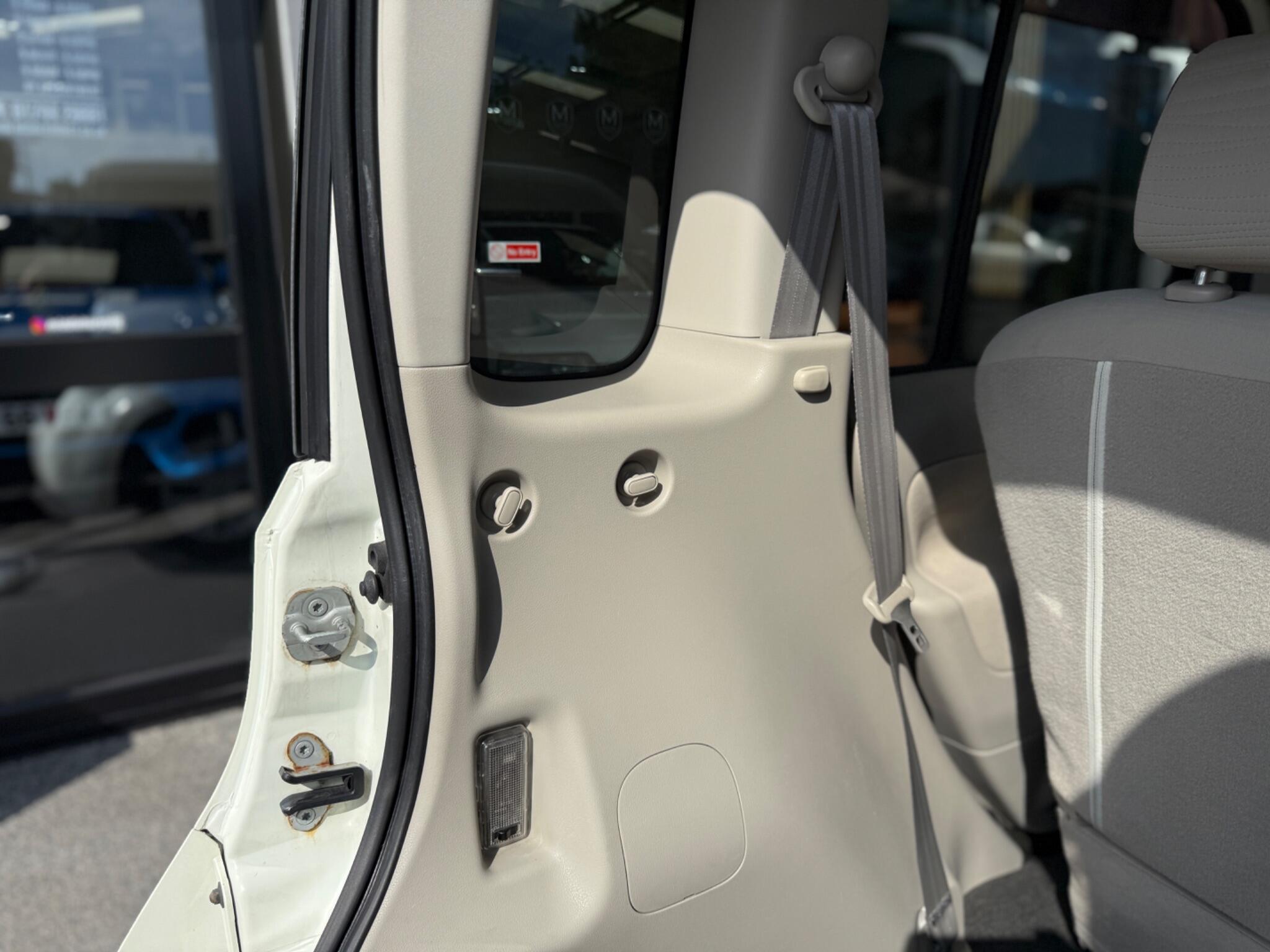 Nissan Cube view 50