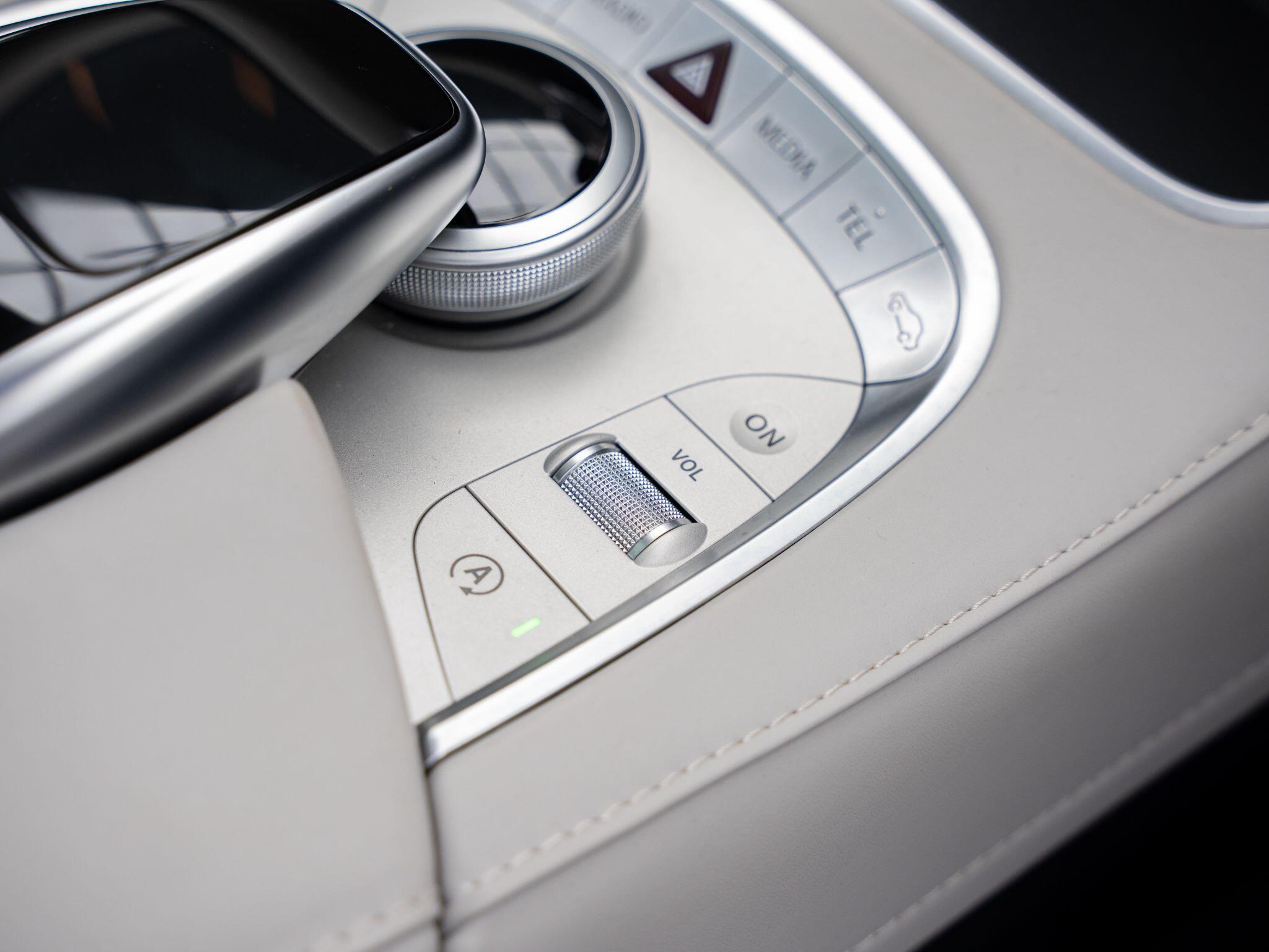 Mercedes-Benz S-Class view 33