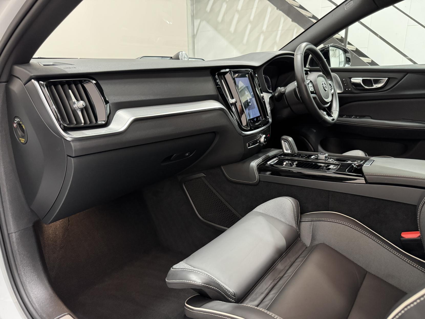 Volvo S60 view 49