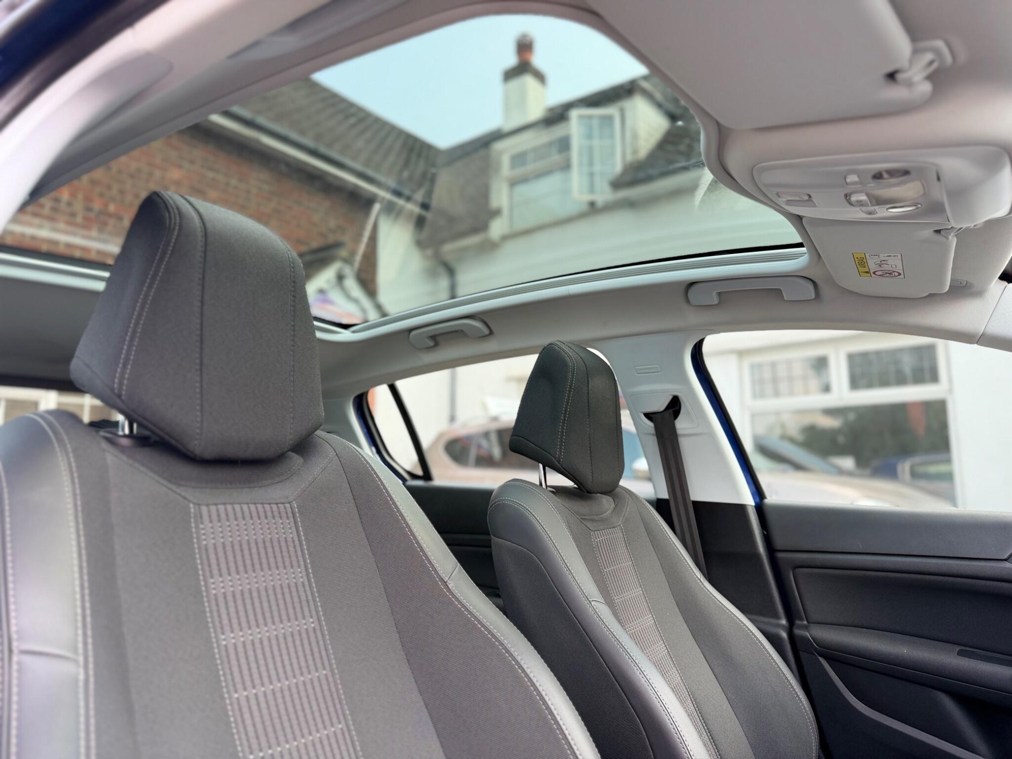 Peugeot 308 view 10