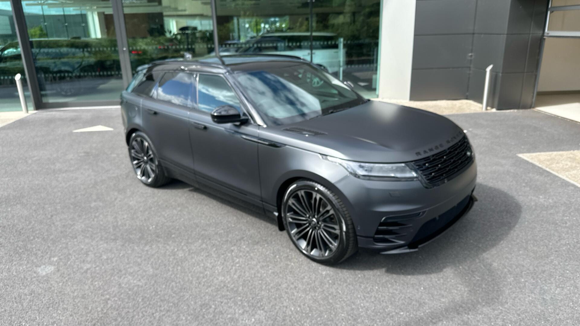 Land Rover Range Rover Velar view 43