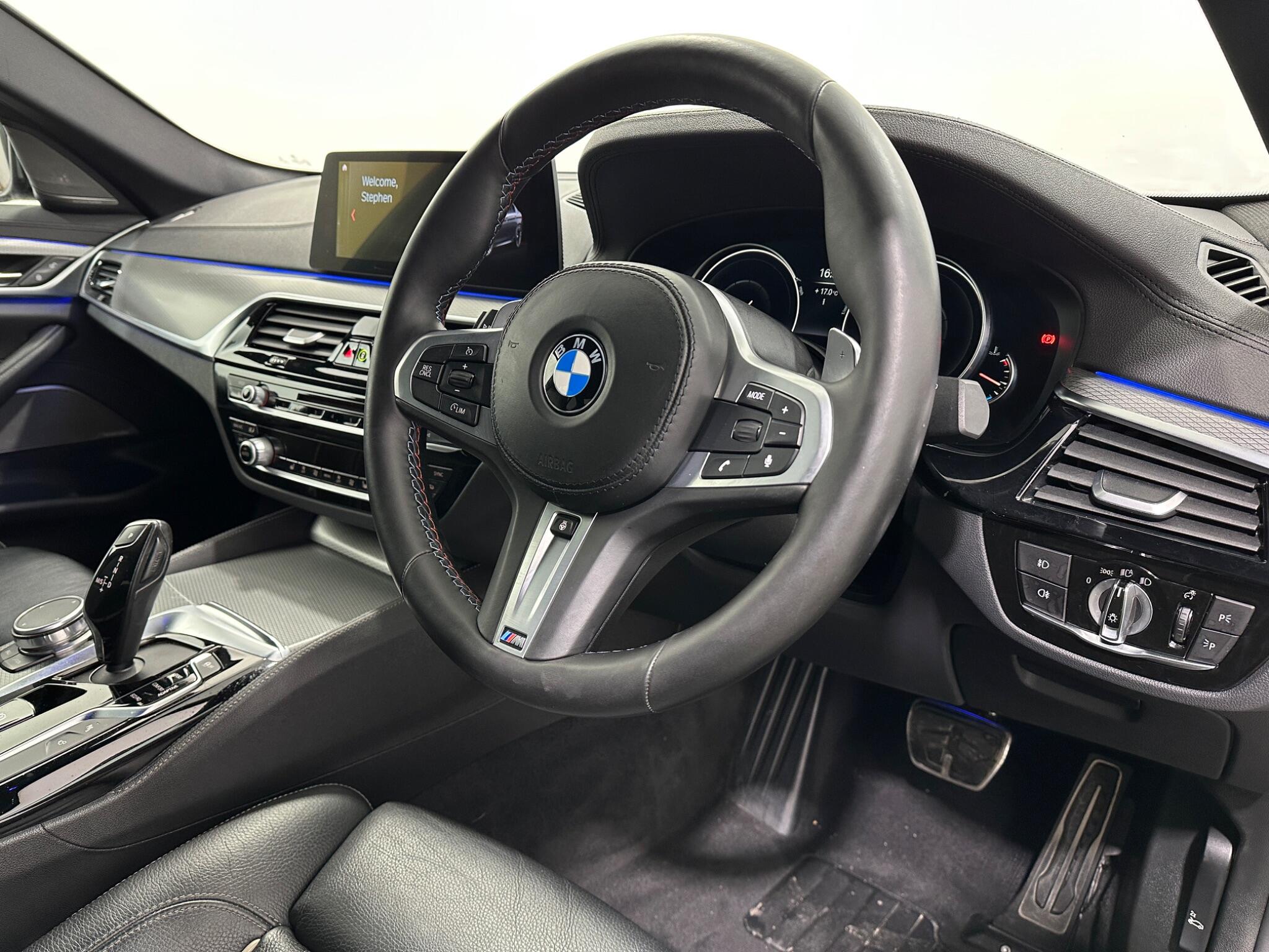 BMW 5 Series view 11