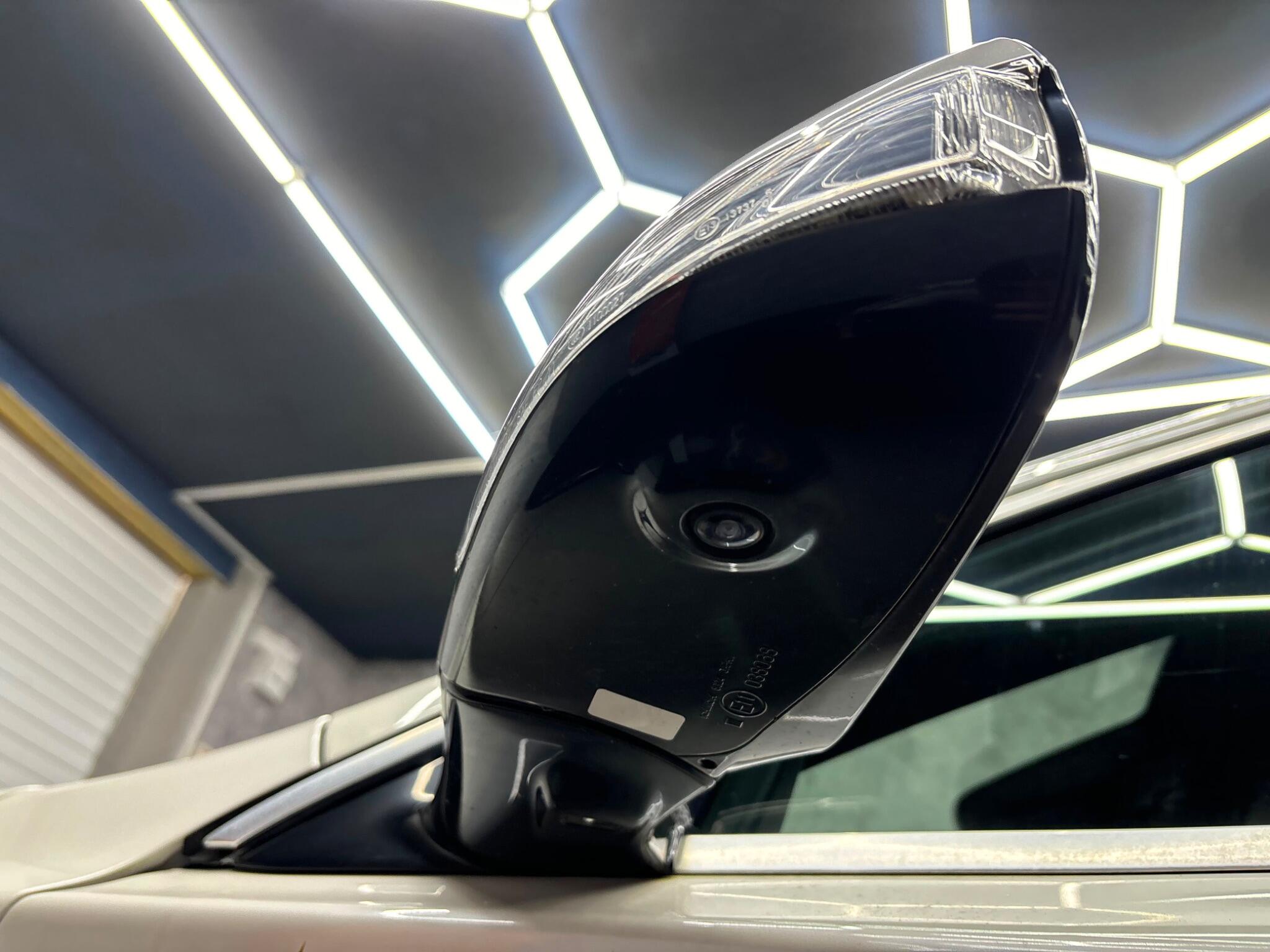 Infiniti Q30 view 28