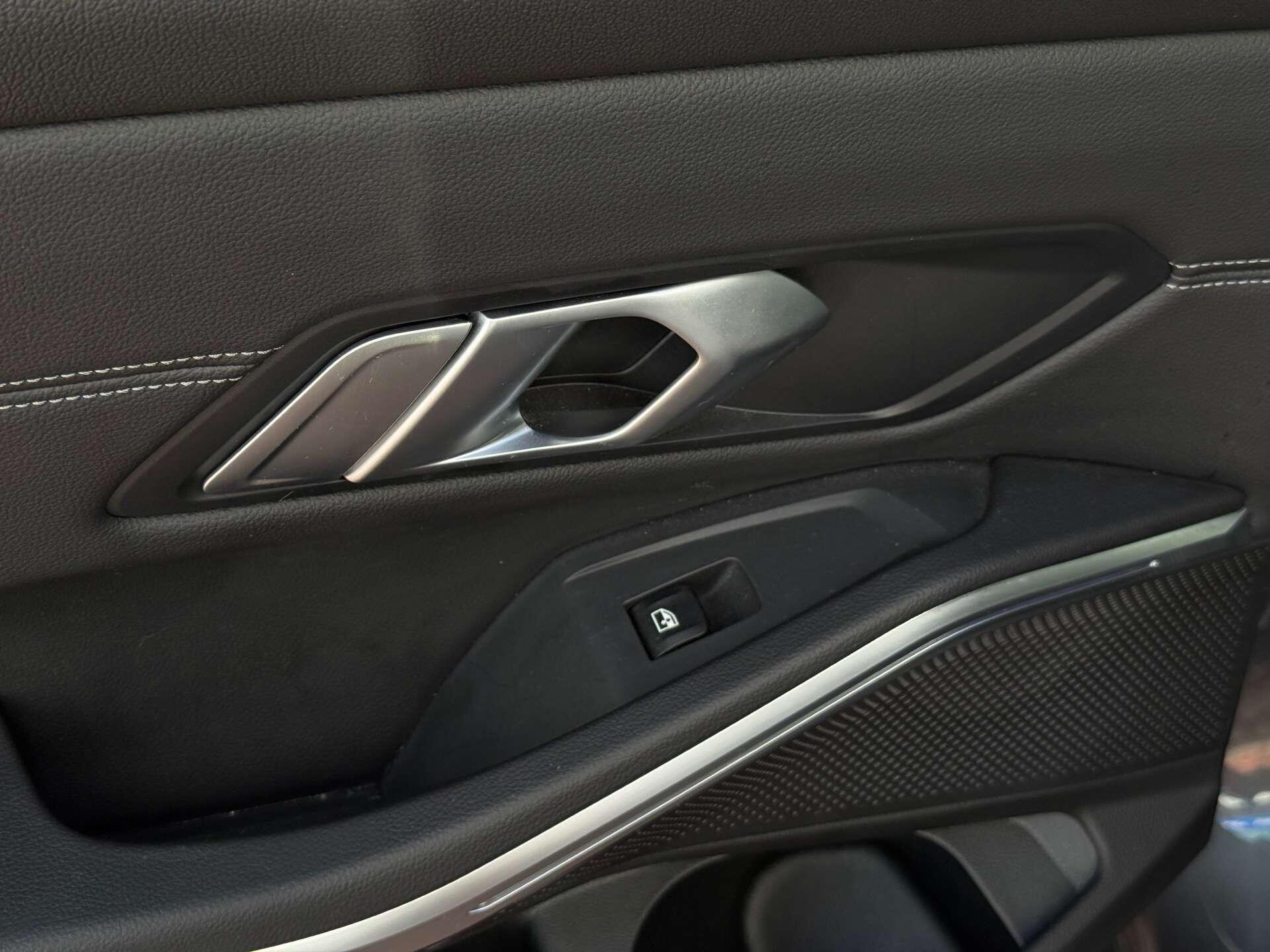 BMW 3 Series view 23