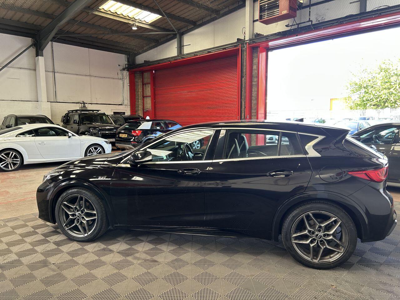 Infiniti Q30 view 5