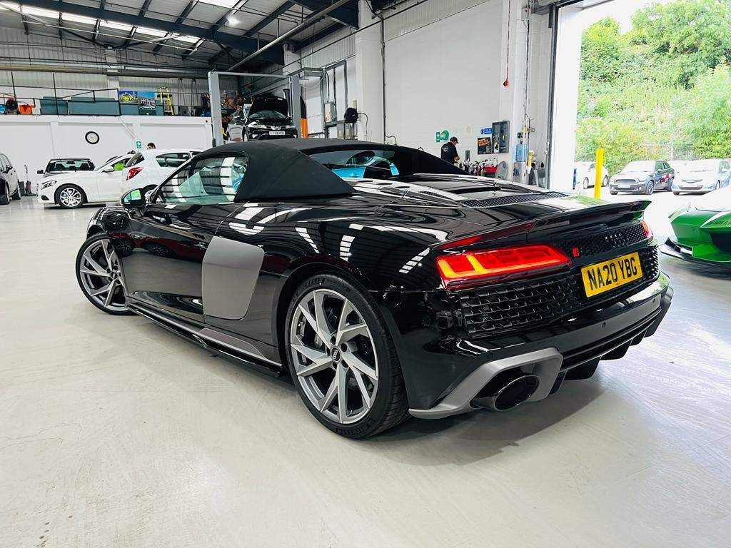 Audi R8 view 30