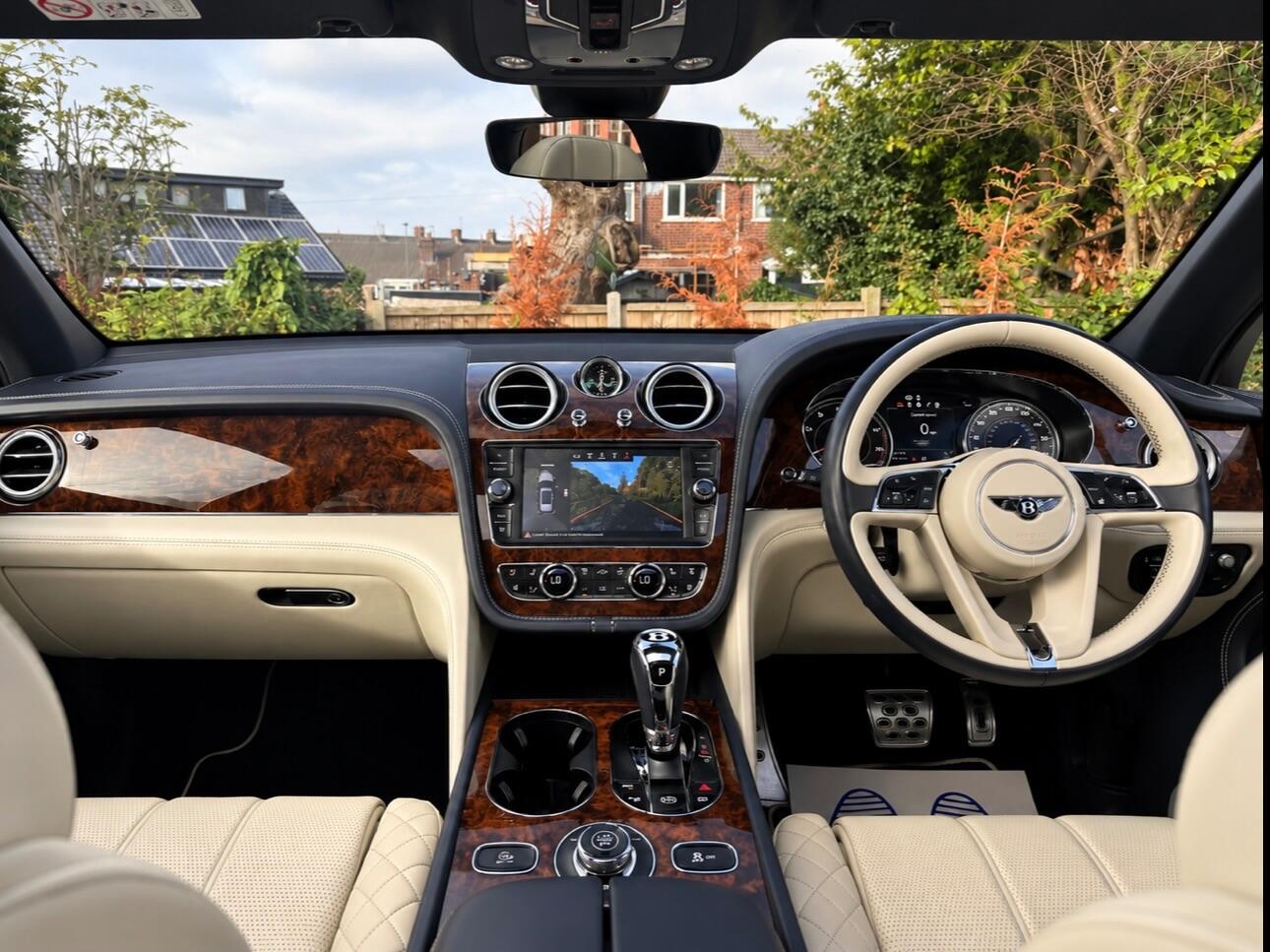Bentley Bentayga view 19