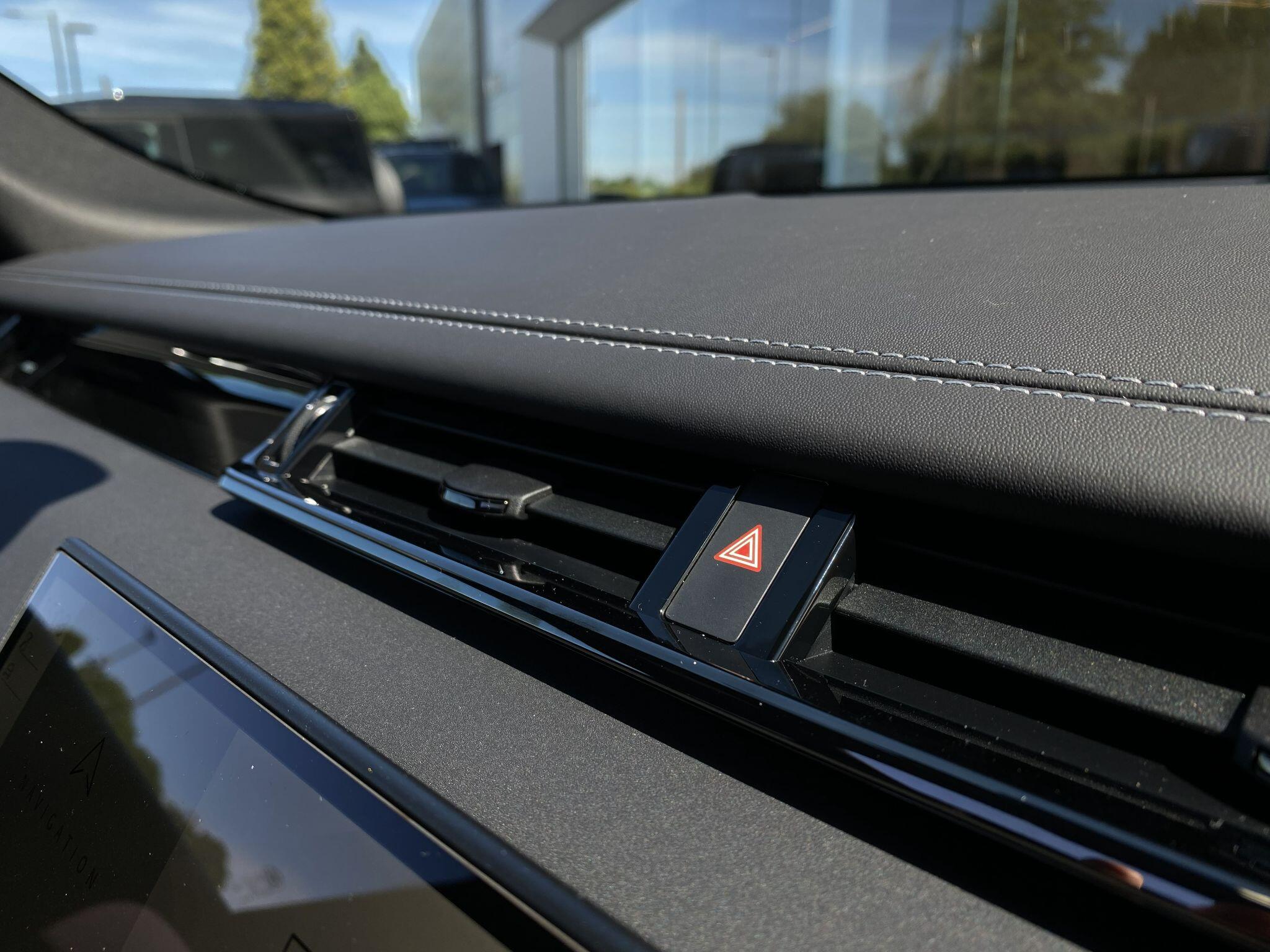 Land Rover Range Rover Velar view 27