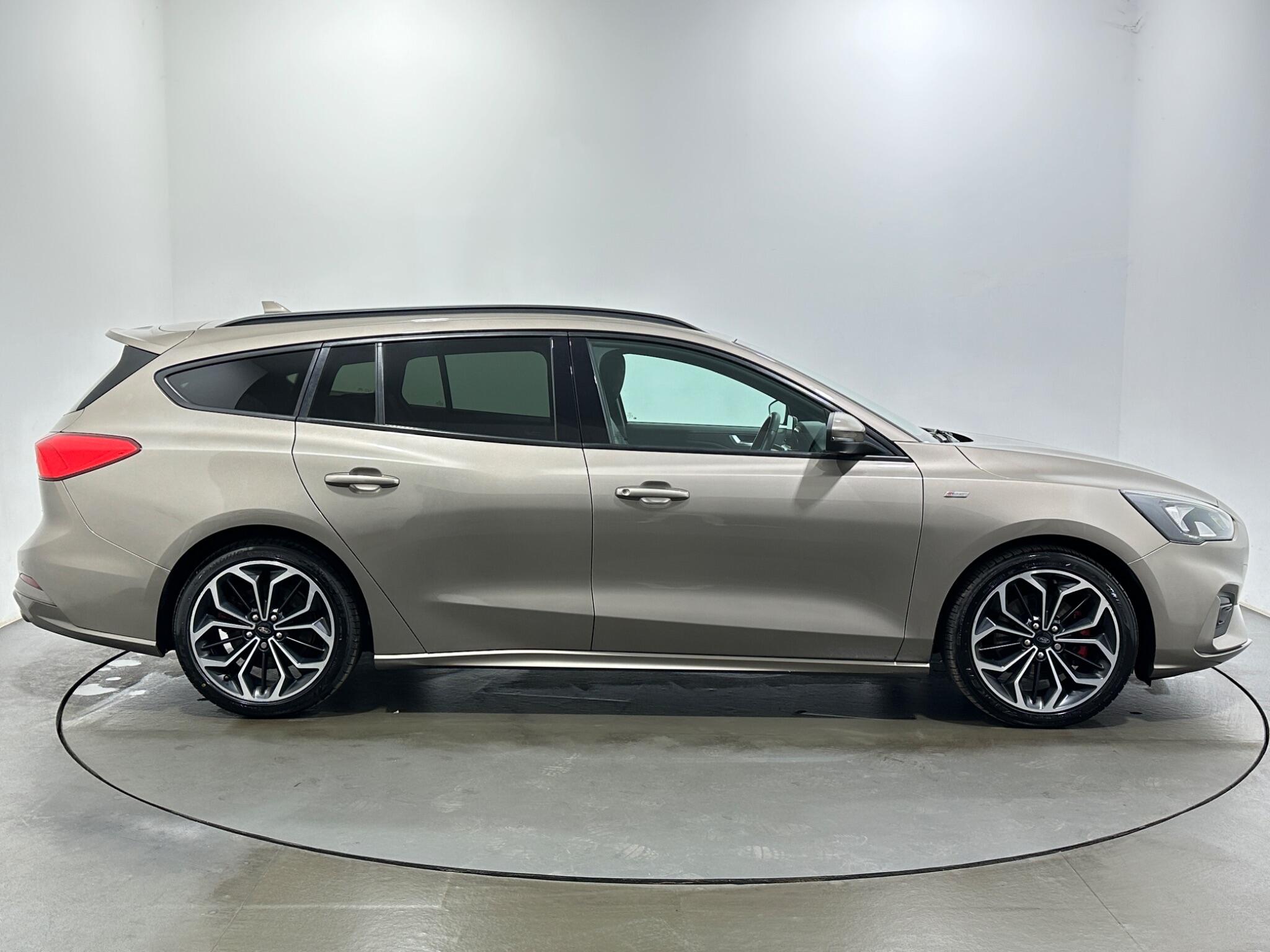 Ford Focus view 9