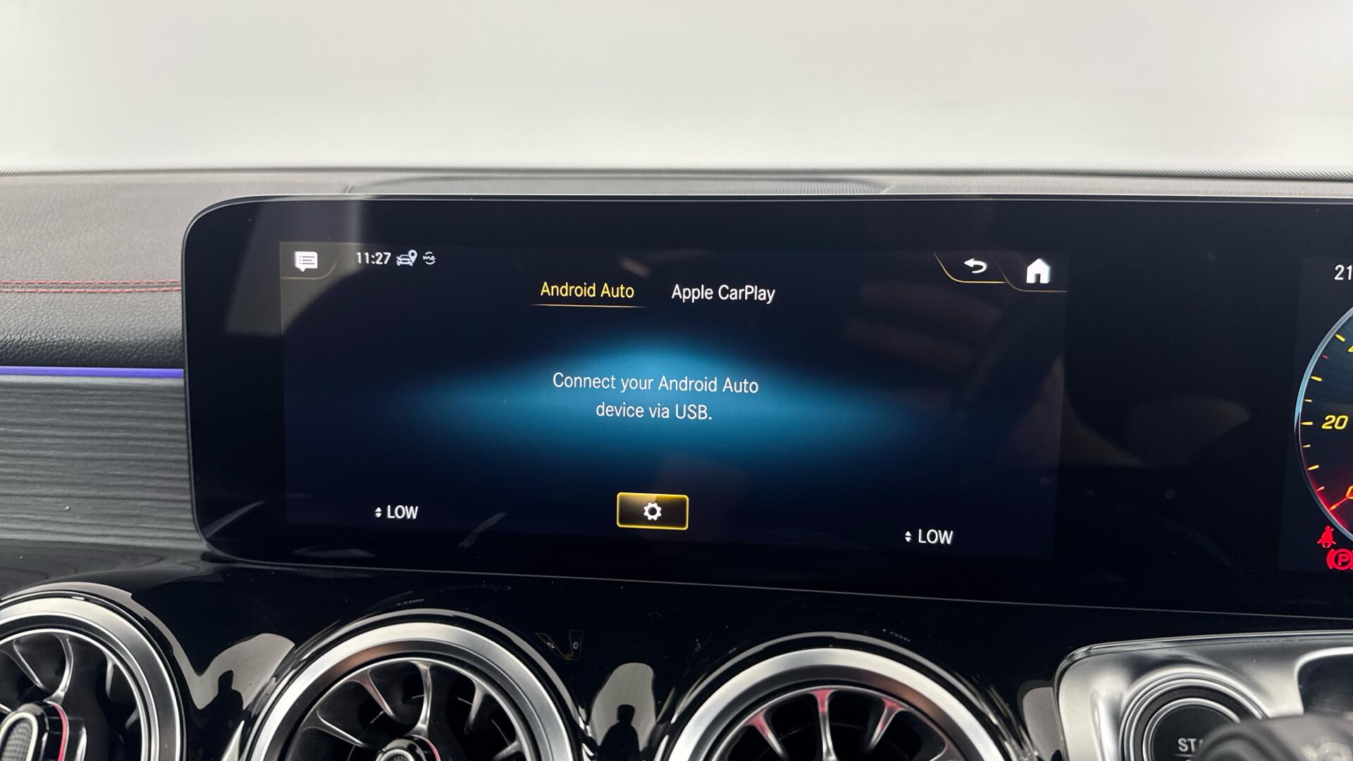 Mercedes-Benz Eqb 300 view 30