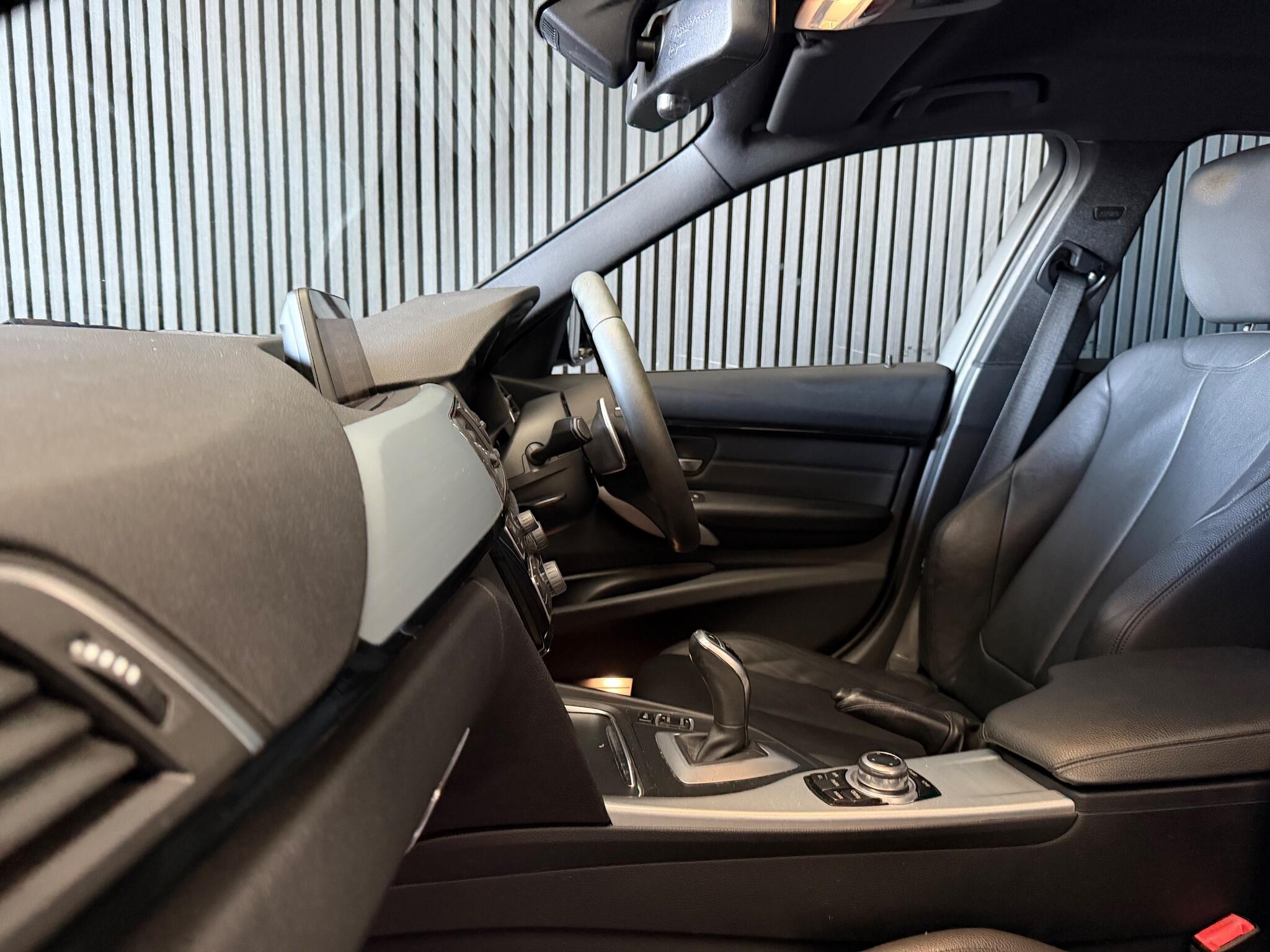BMW 3 Series view 31
