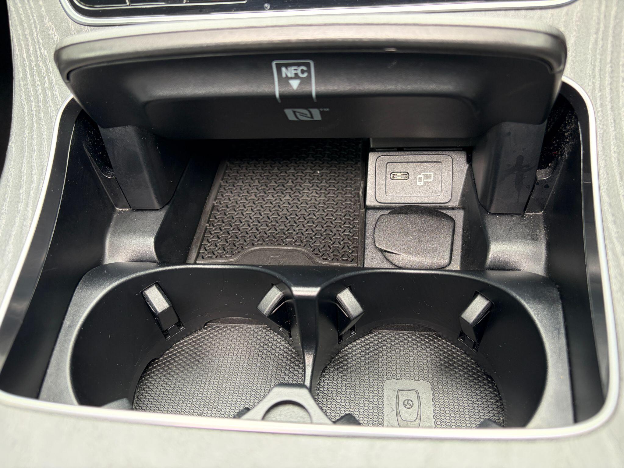 Mercedes-Benz E-Class view 35