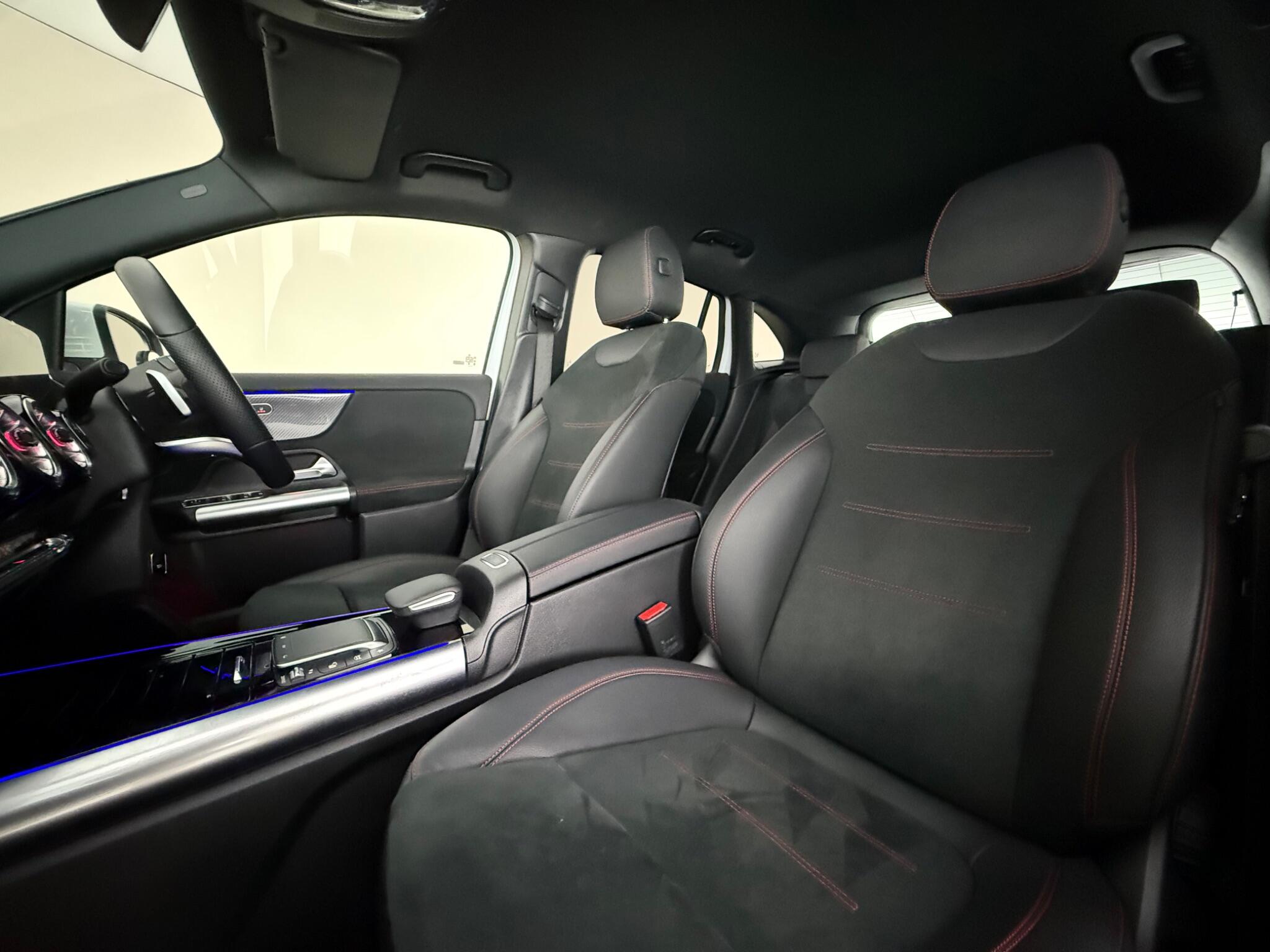 Mercedes-Benz Gla view 32