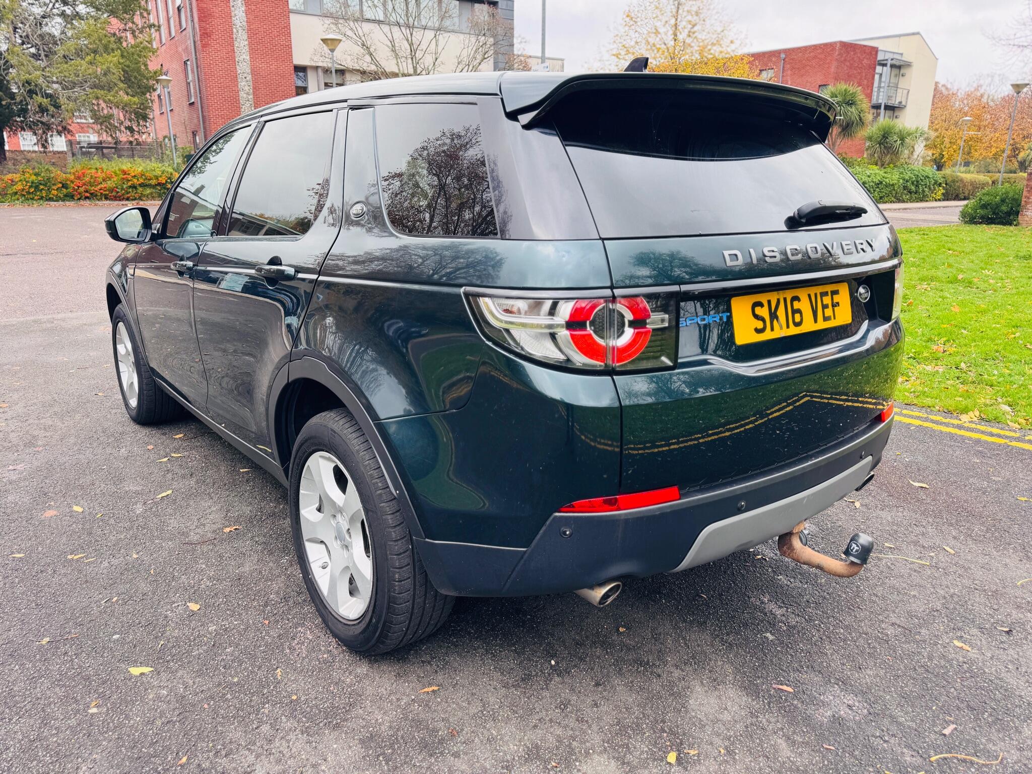 2016 Land Rover Discovery Sport 2.0 TD4 SE Tech 4WD Euro 6 (s/s) 5dr (5 Seat) • 100,000 miles image 6