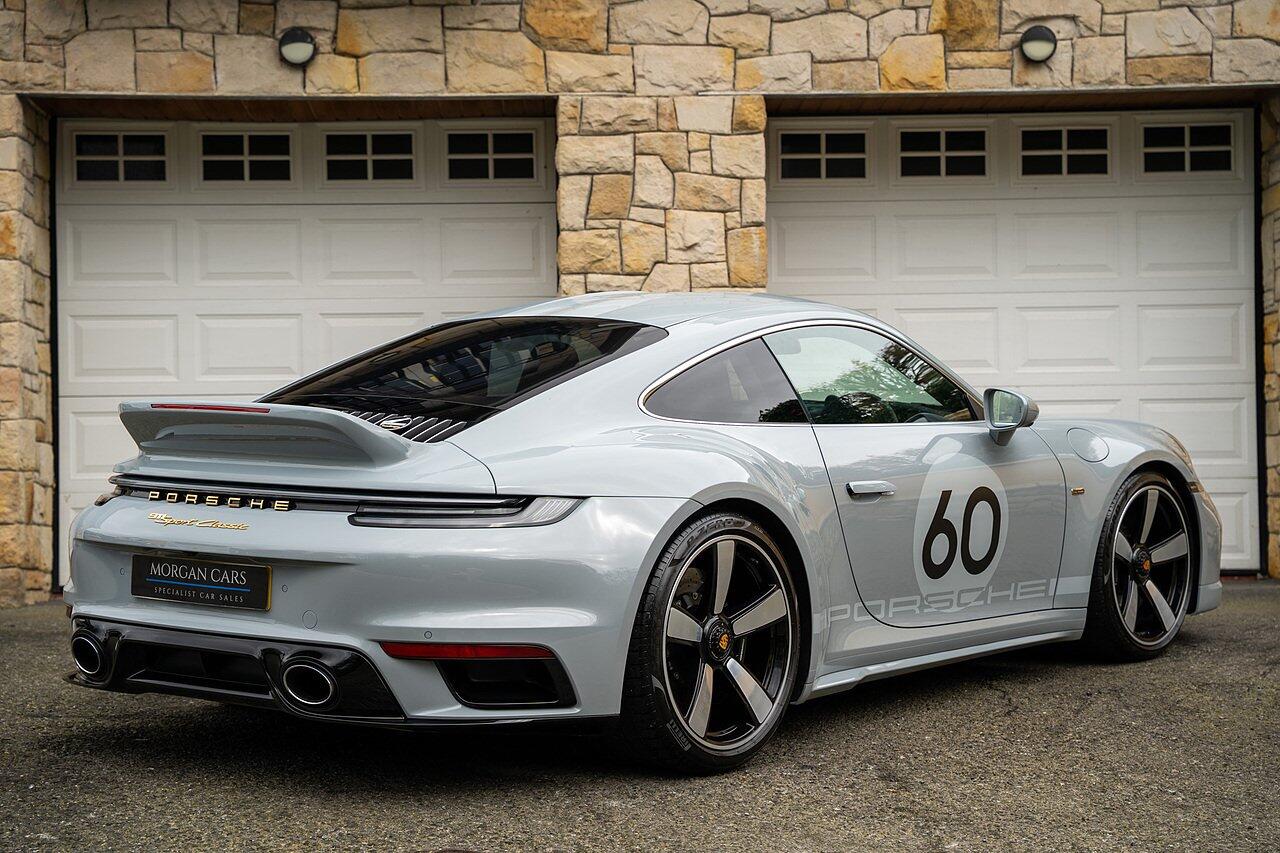 Porsche 911 view 23
