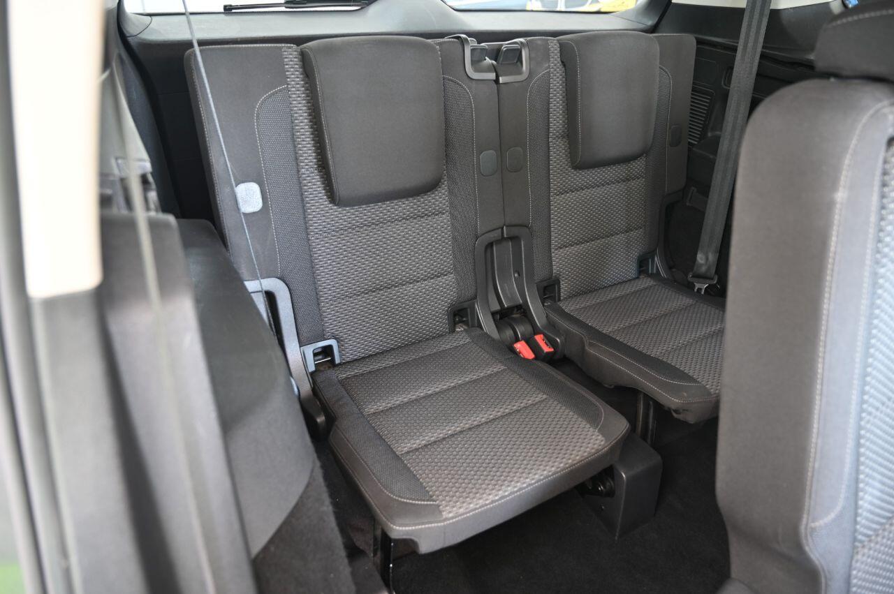 Volkswagen Touran view 17