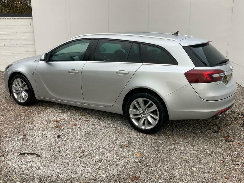 2017 Vauxhall Insignia 2.0 CDTi ecoFLEX SRi Nav Sports Tourer Euro 6 (s/s) 5dr • 120,000 miles image 8