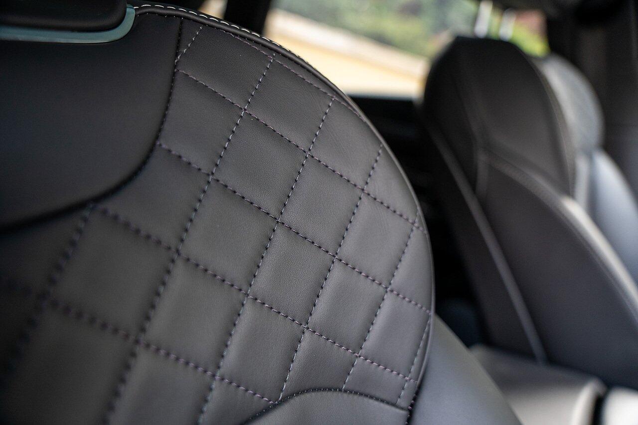 Bentley Bentayga view 50