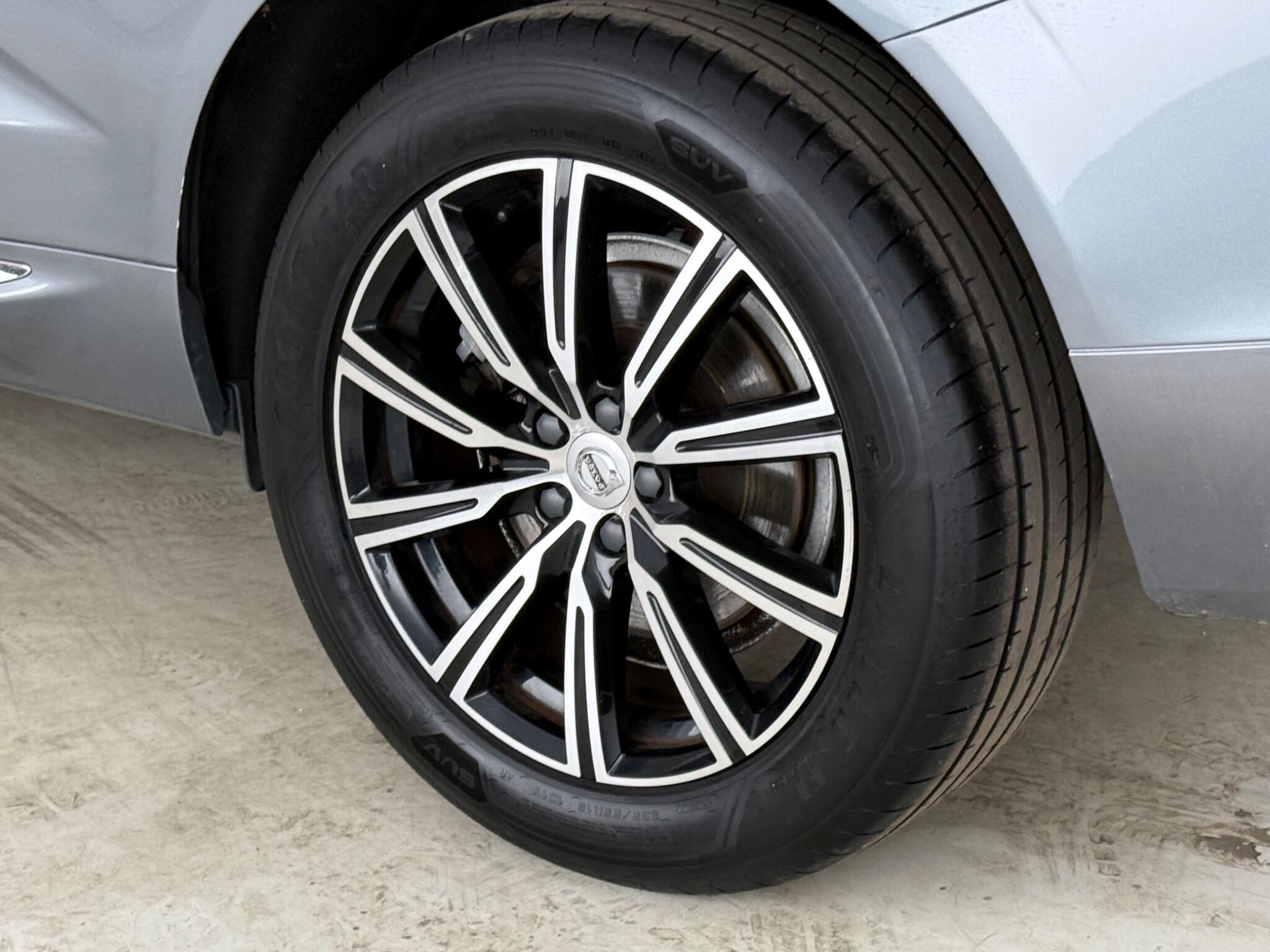 Volvo XC60 view 9