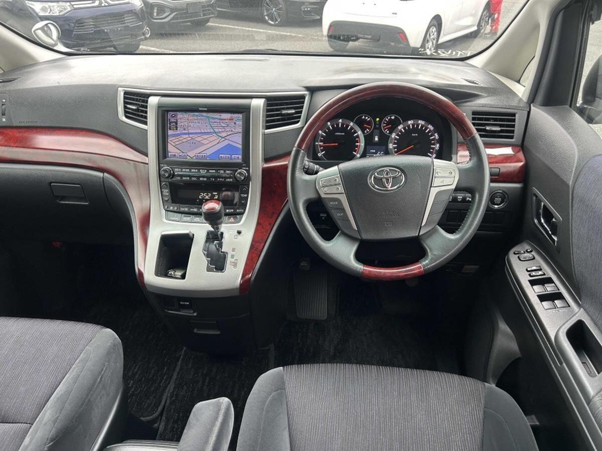 Toyota Vellfire view 4