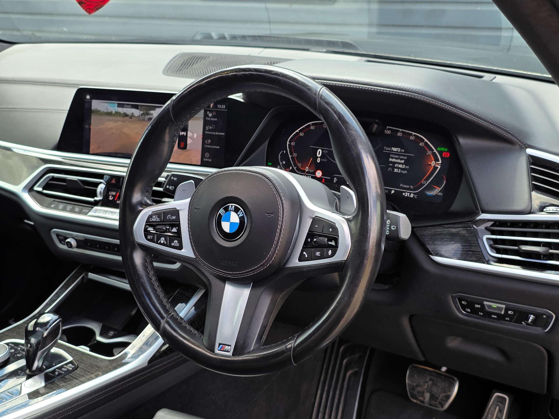 BMW X7 view 15