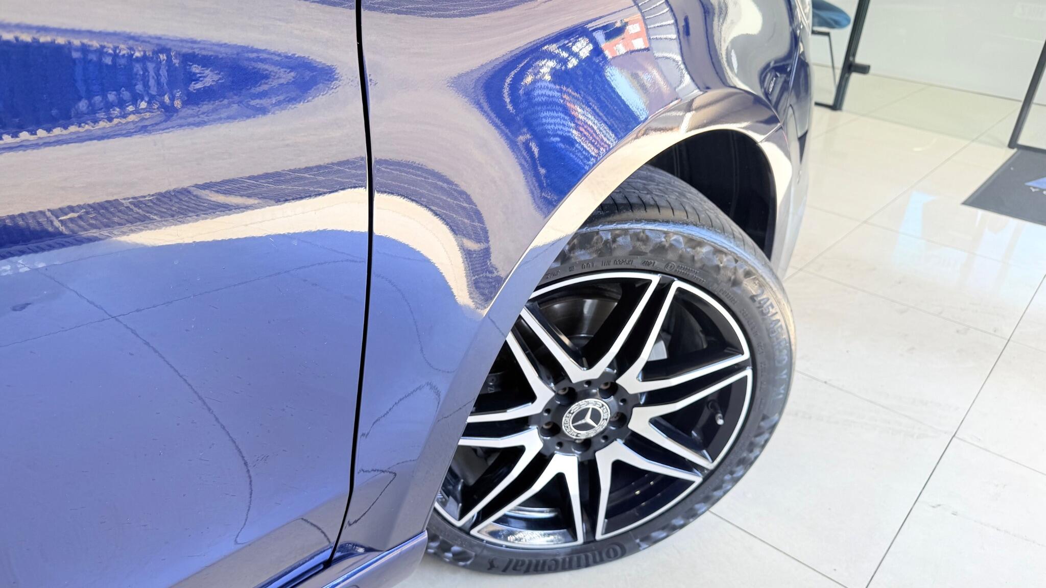 Mercedes-Benz V-Class view 14
