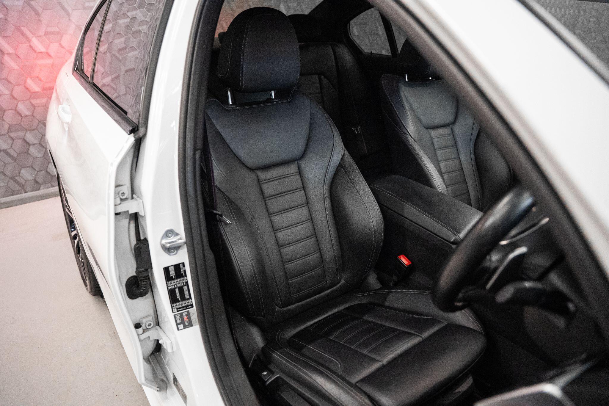 BMW 3 Series view 16