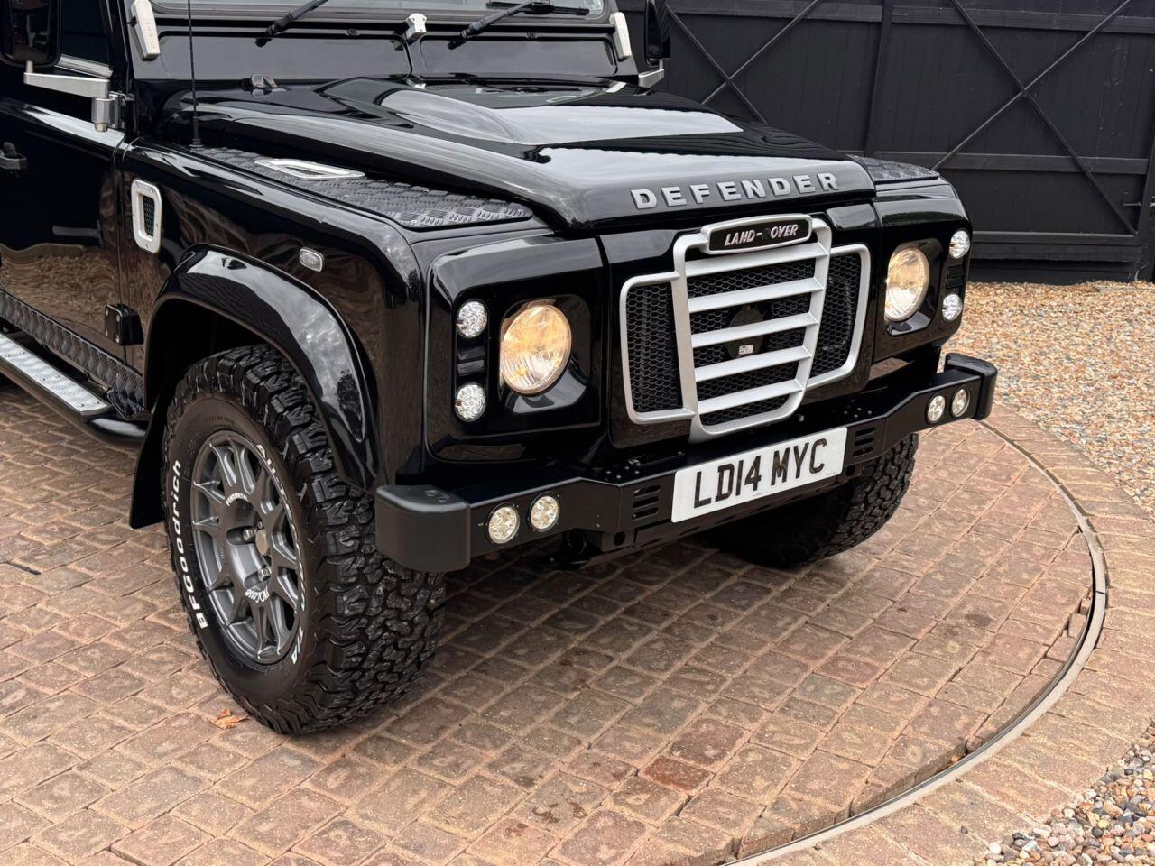Land Rover Defender view 25