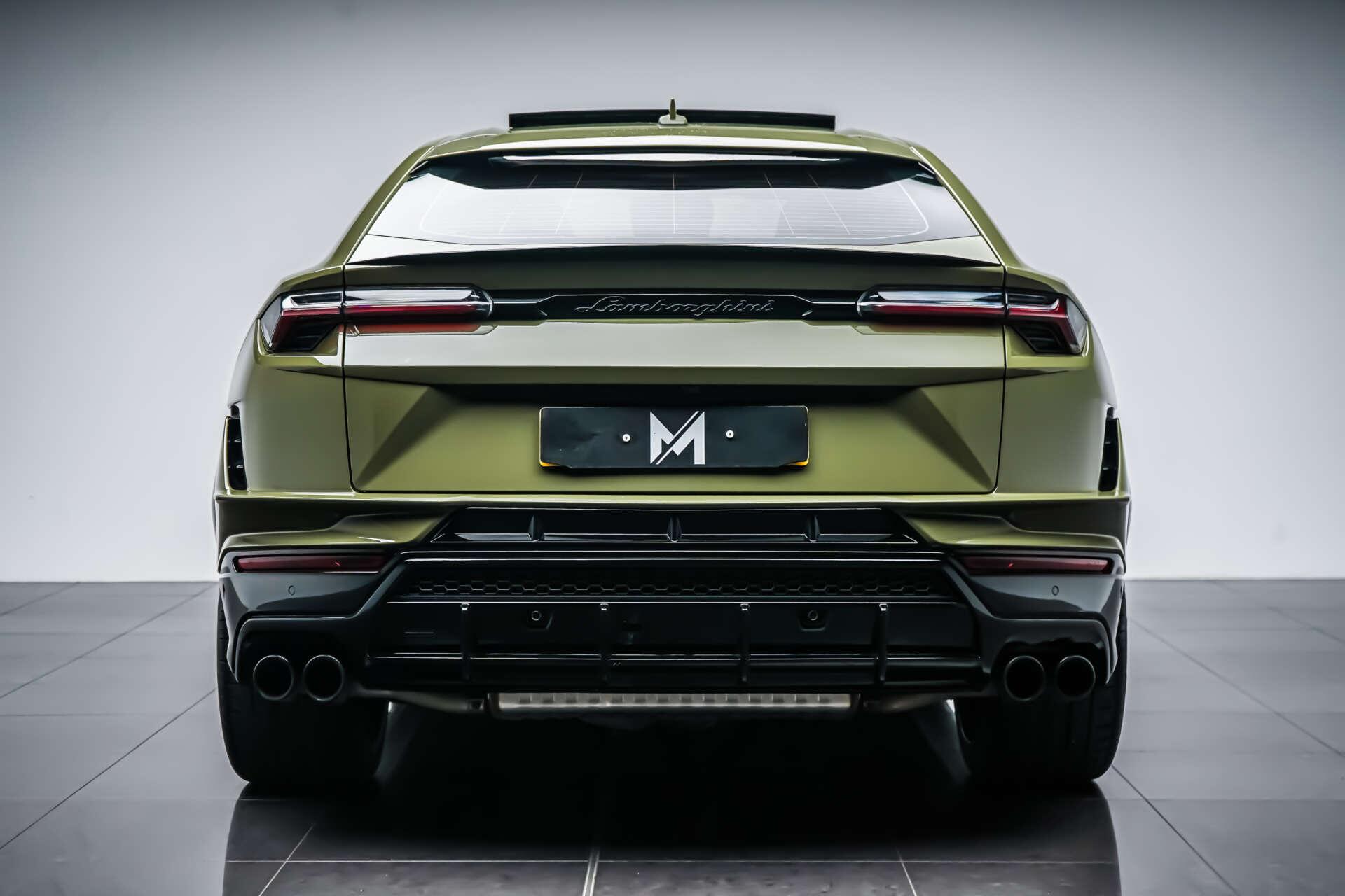 Lamborghini Urus view 4