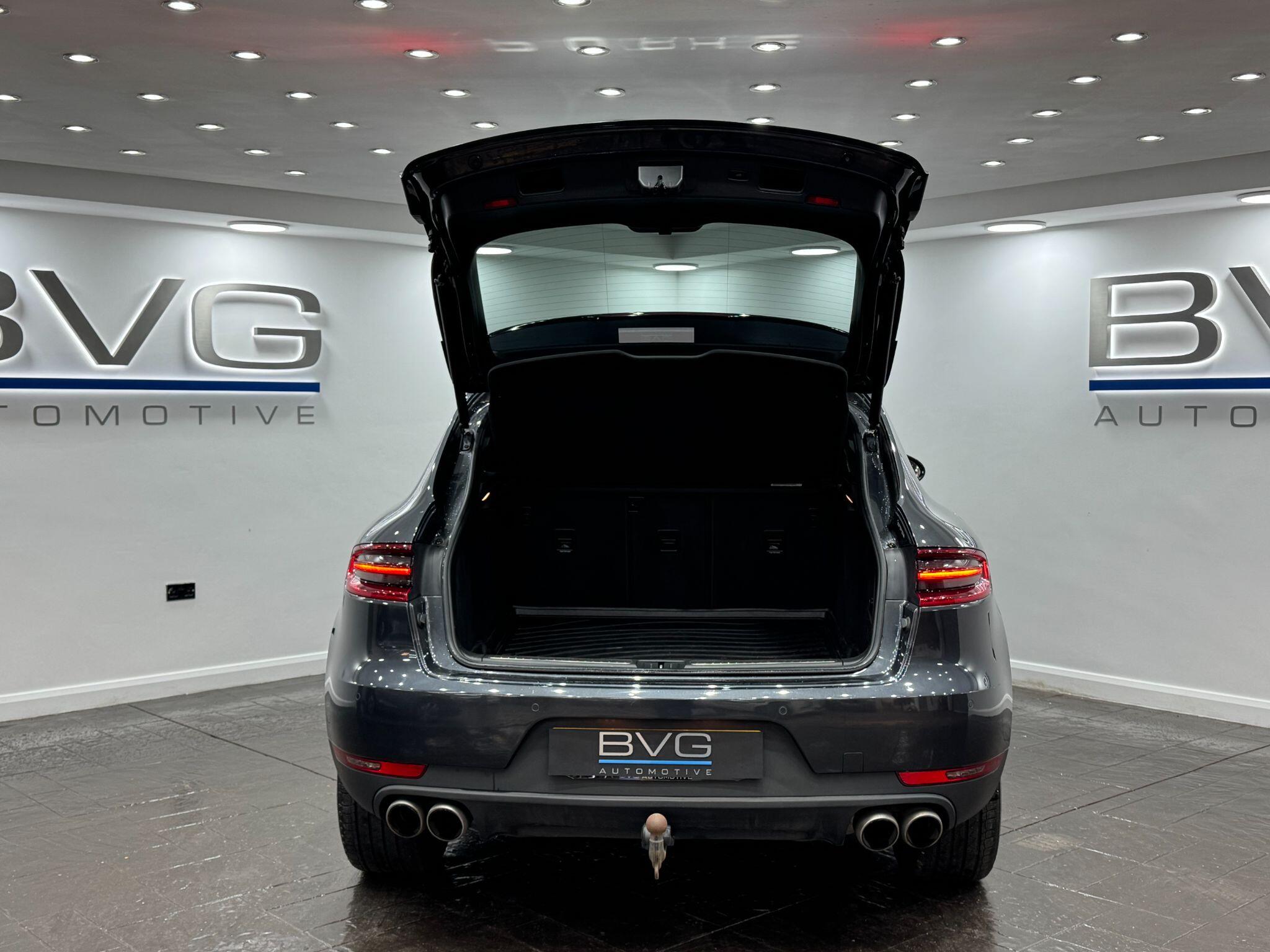 Porsche Macan view 69