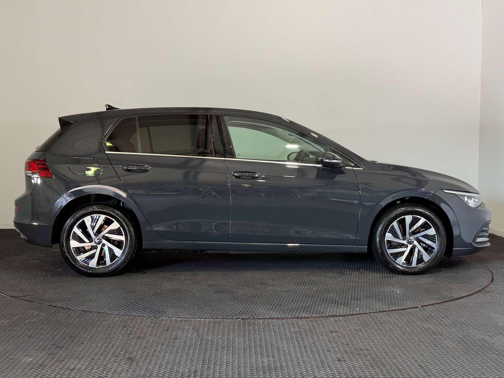 Volkswagen Golf view 8