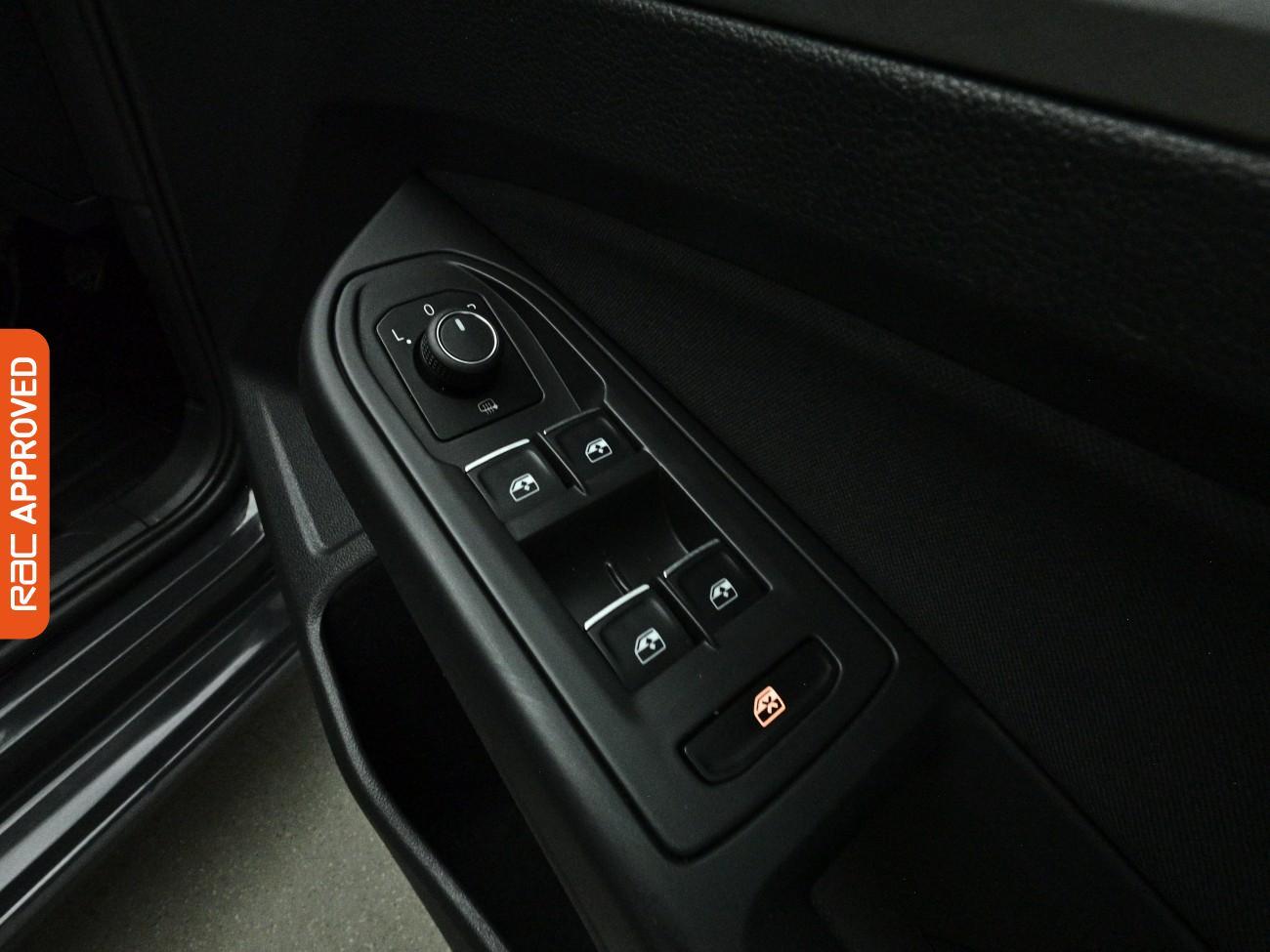 Volkswagen Golf view 23