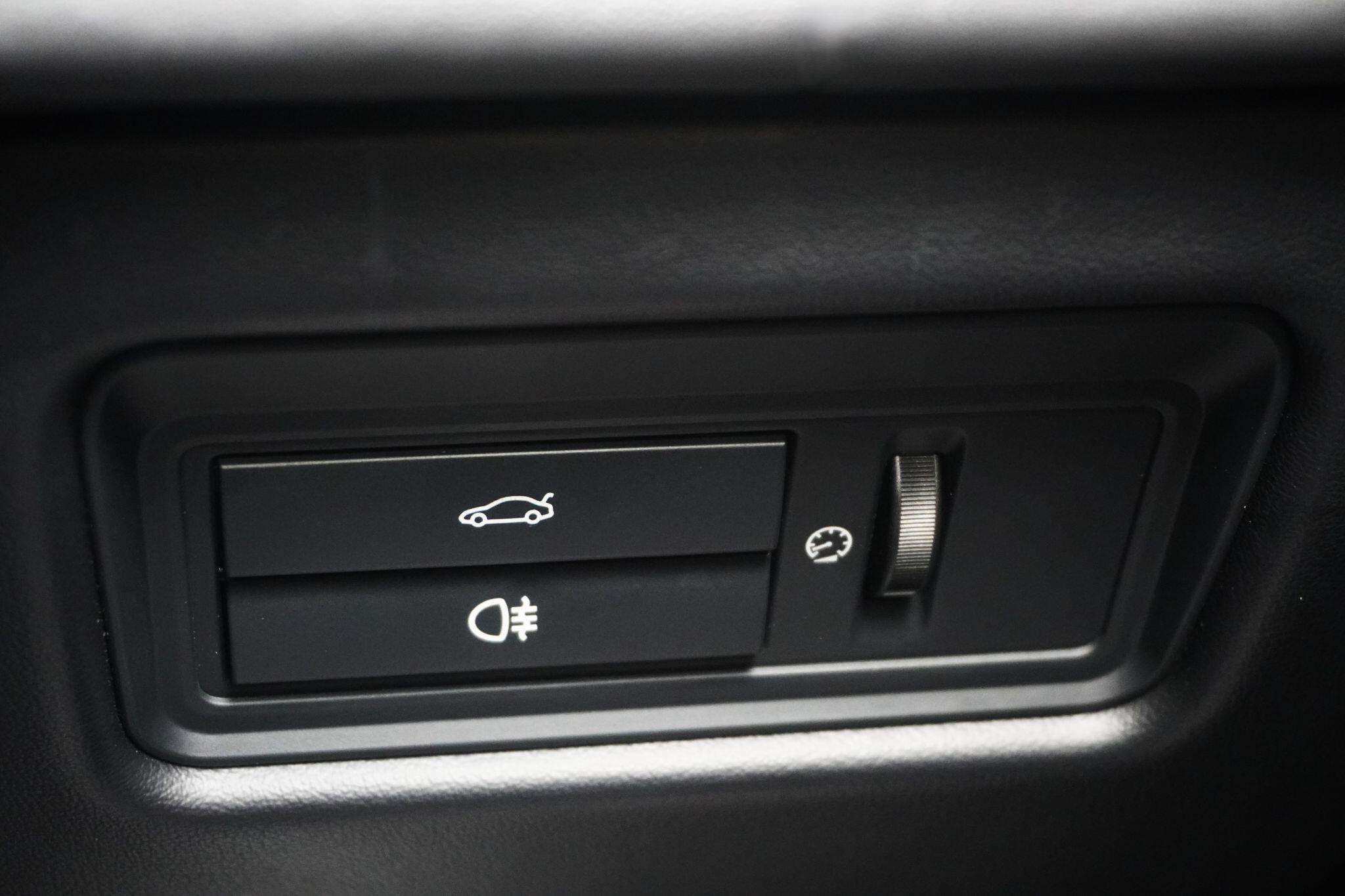 Jaguar XJ view 43