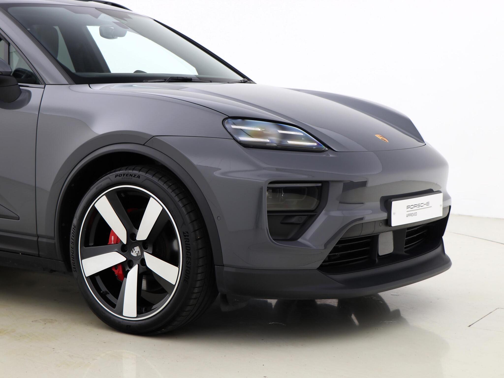 Porsche Macan view 11