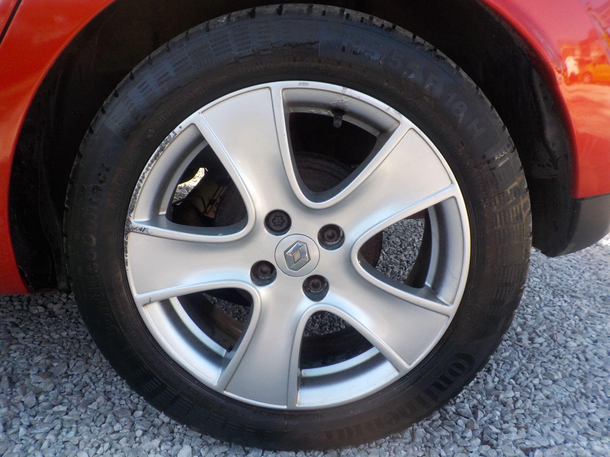 Renault Clio 0.9 TCe Play Euro 6 (s/s) 5dr