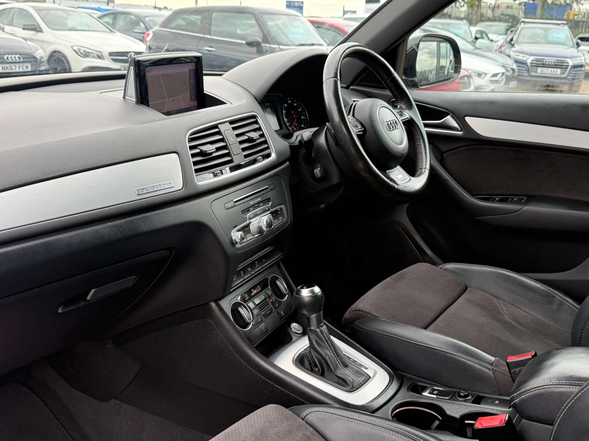 Audi Q3 view 72