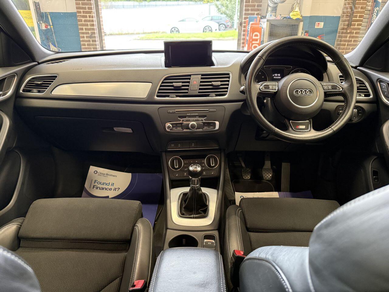 Audi Q3 view 15