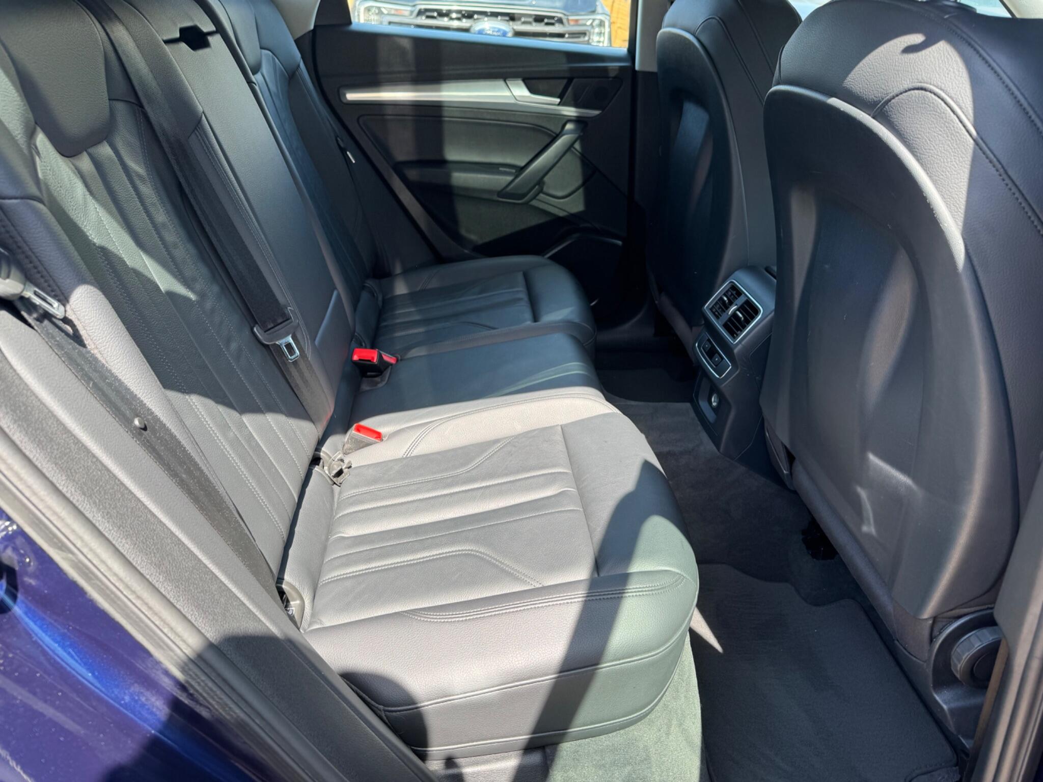 Audi Q5 view 18