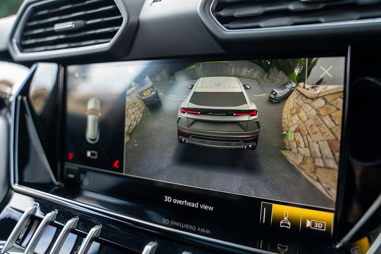 Lamborghini Urus view 83