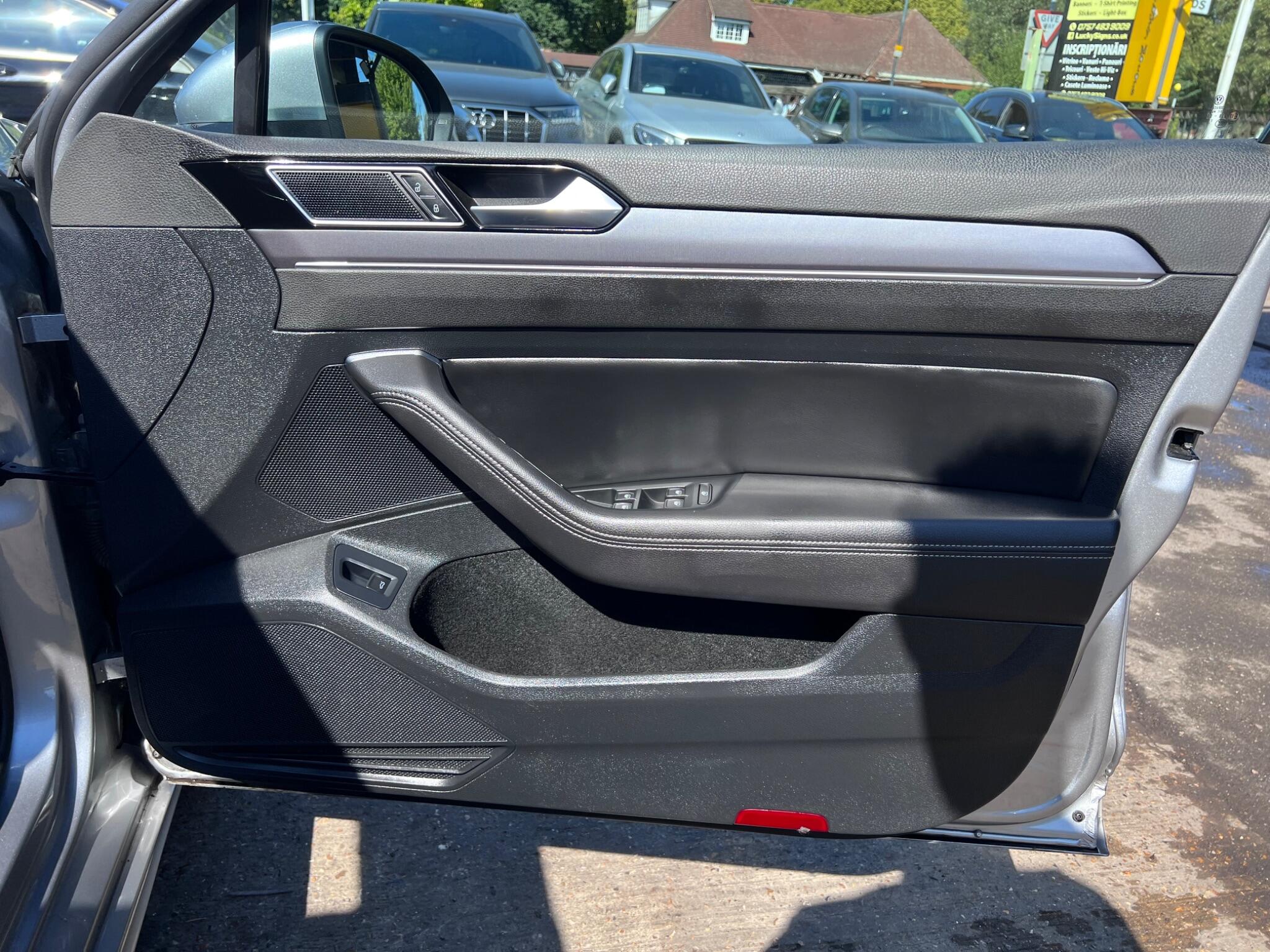 Volkswagen Passat view 16