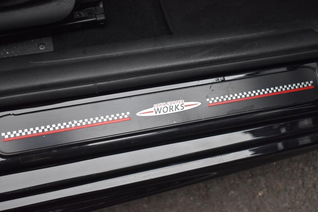 Mini Hatch view 27
