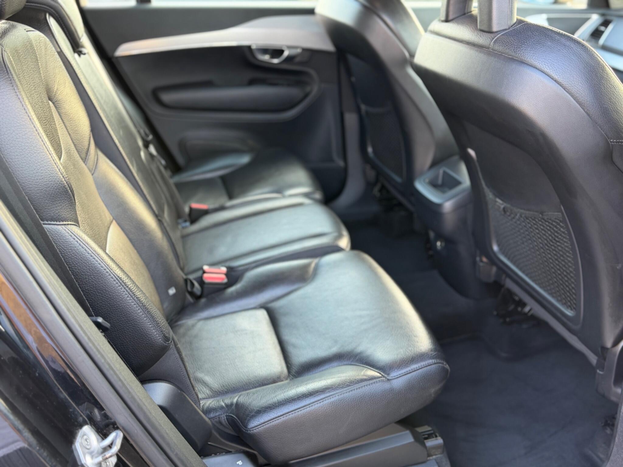 Volvo XC90 view 22