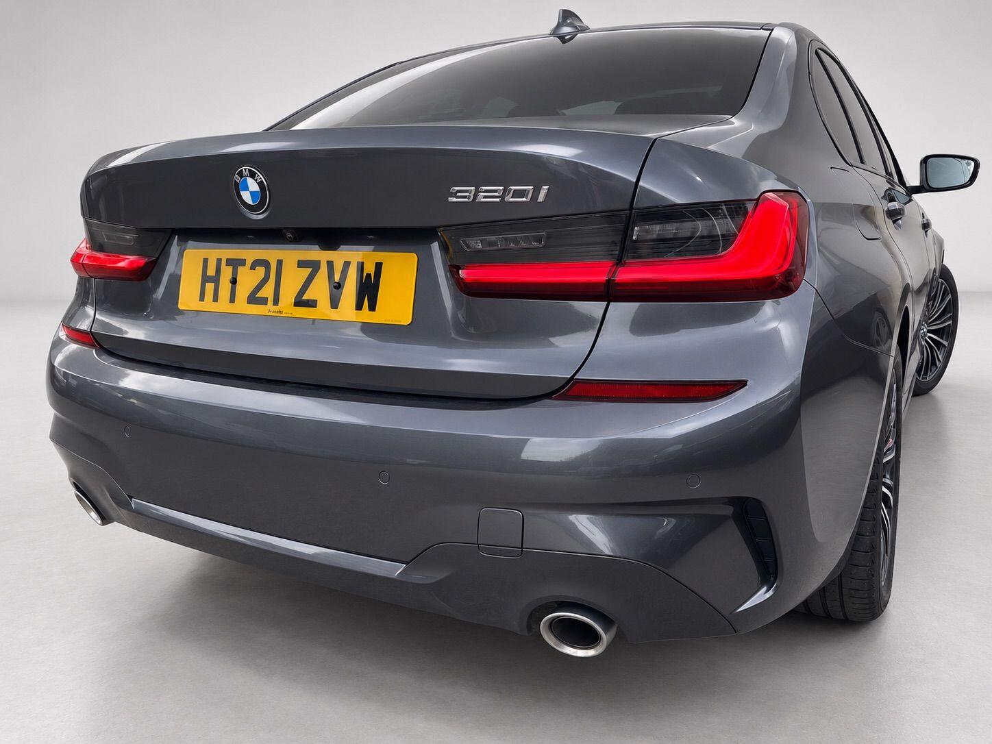 BMW 3 Series view 14