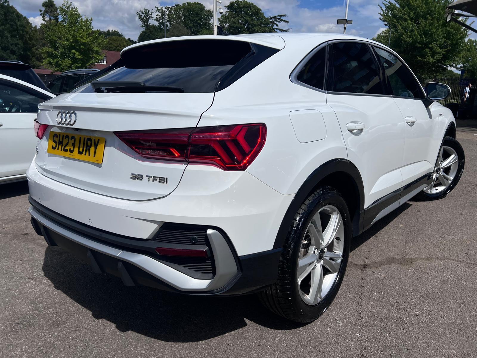 Audi Q3 view 15