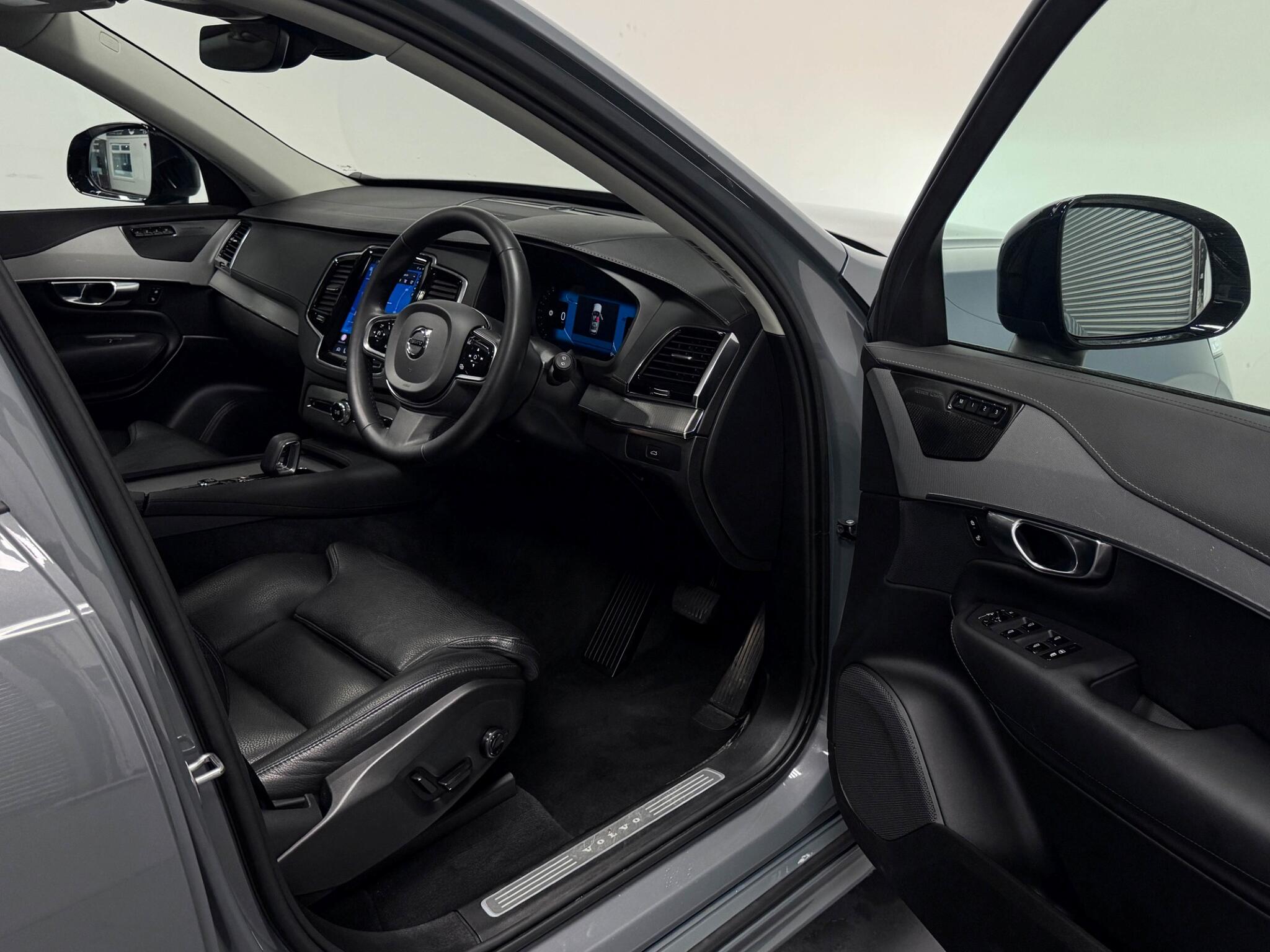Volvo XC90 view 37